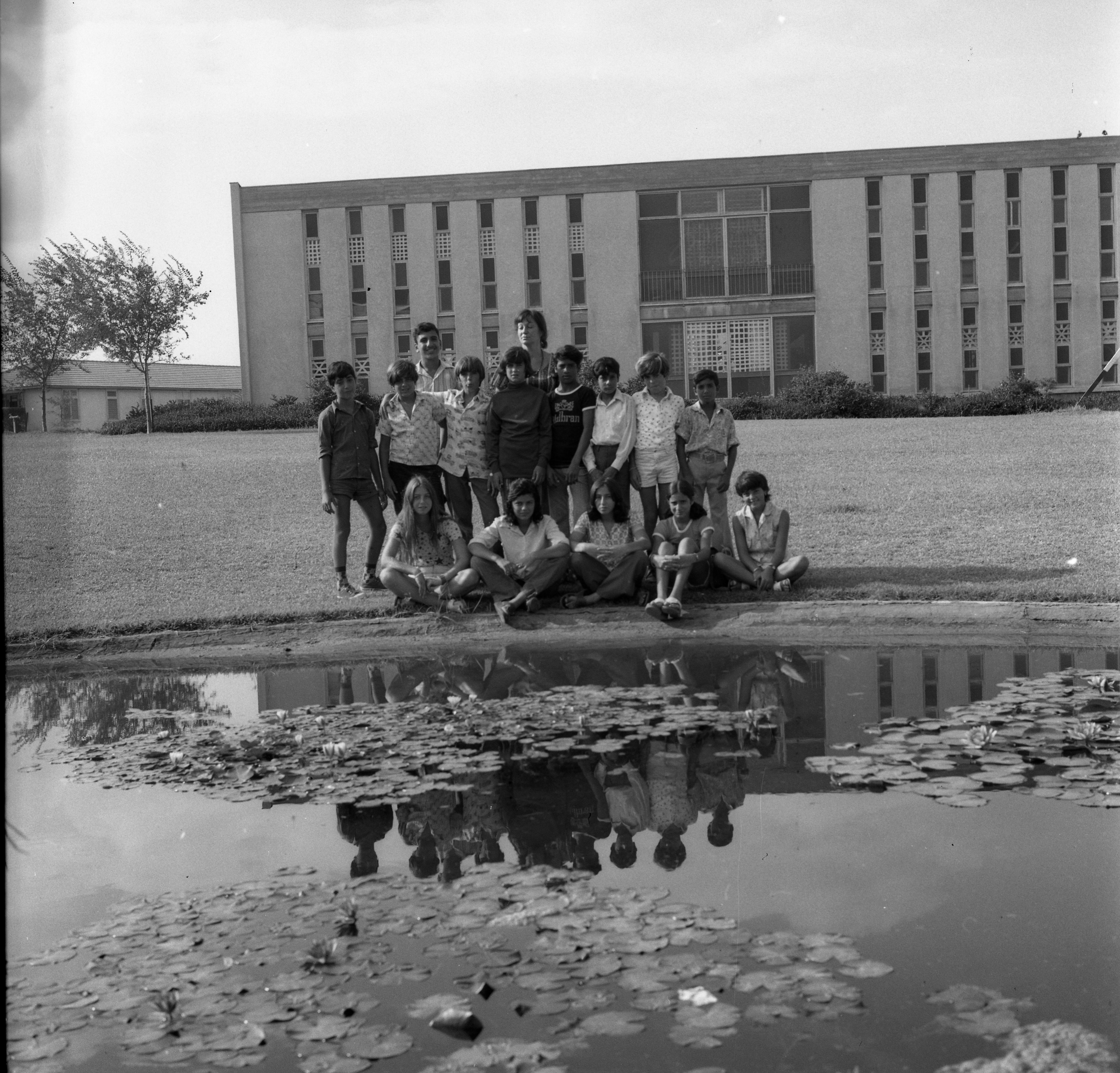  ליד גן השבעה; 1974-1975