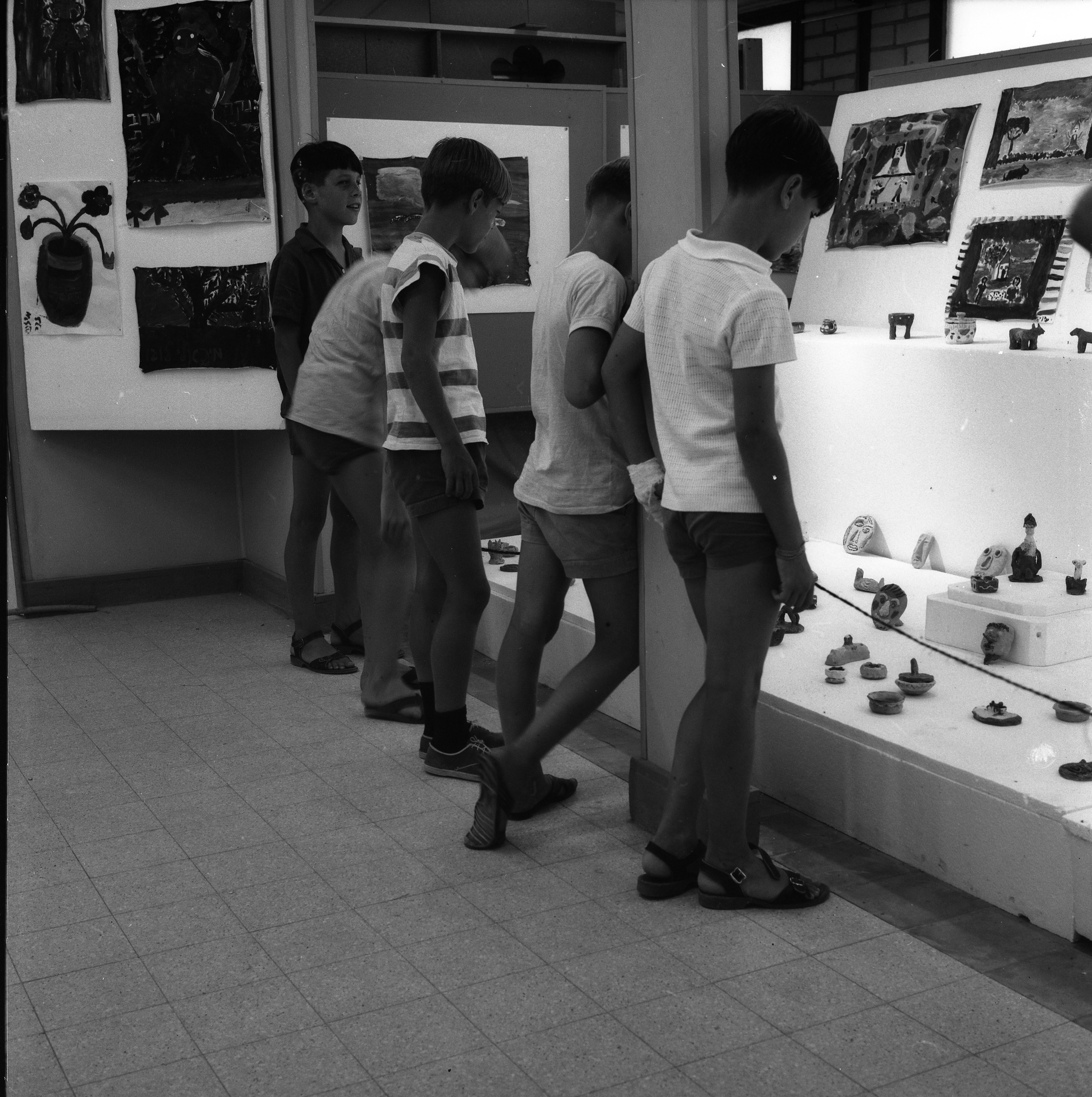  תערוכת חוגי- נוער ליד מוזיאון השפלה, יוני; 1970
