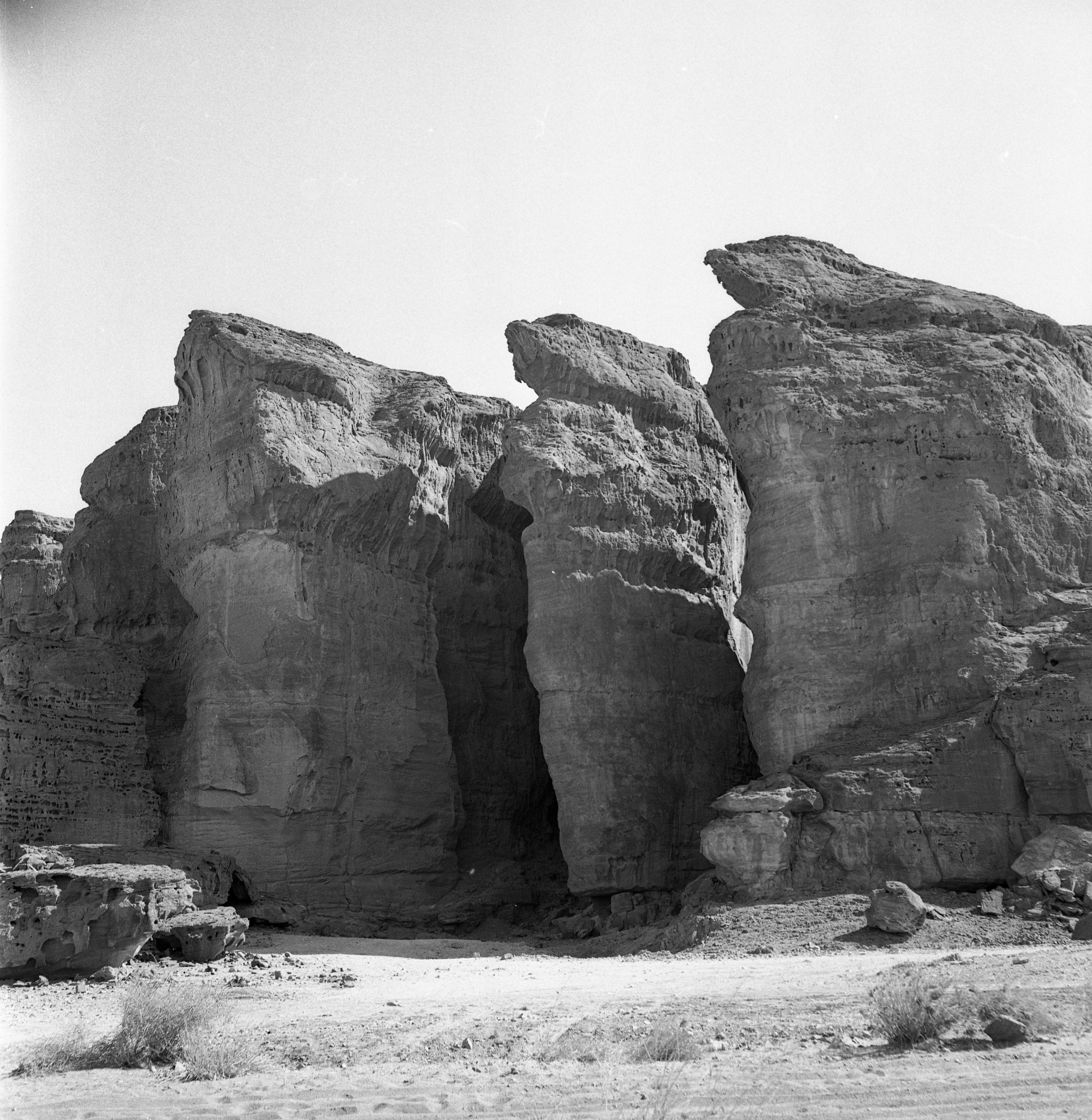  בדרך הערבה לאילת, עמודי שלמה.  ; 1960-1969