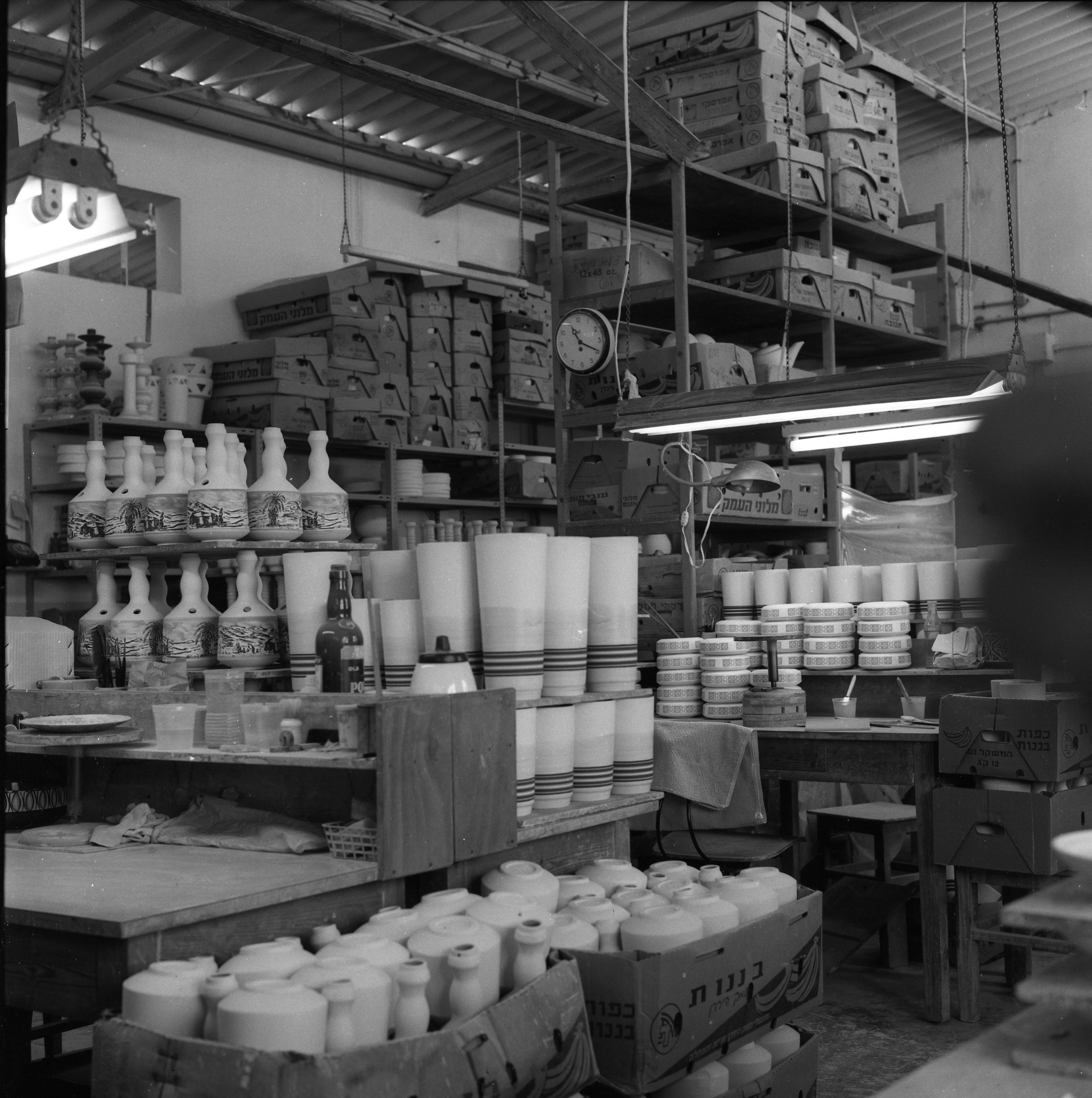  במפעל הקרמיקה; 1972