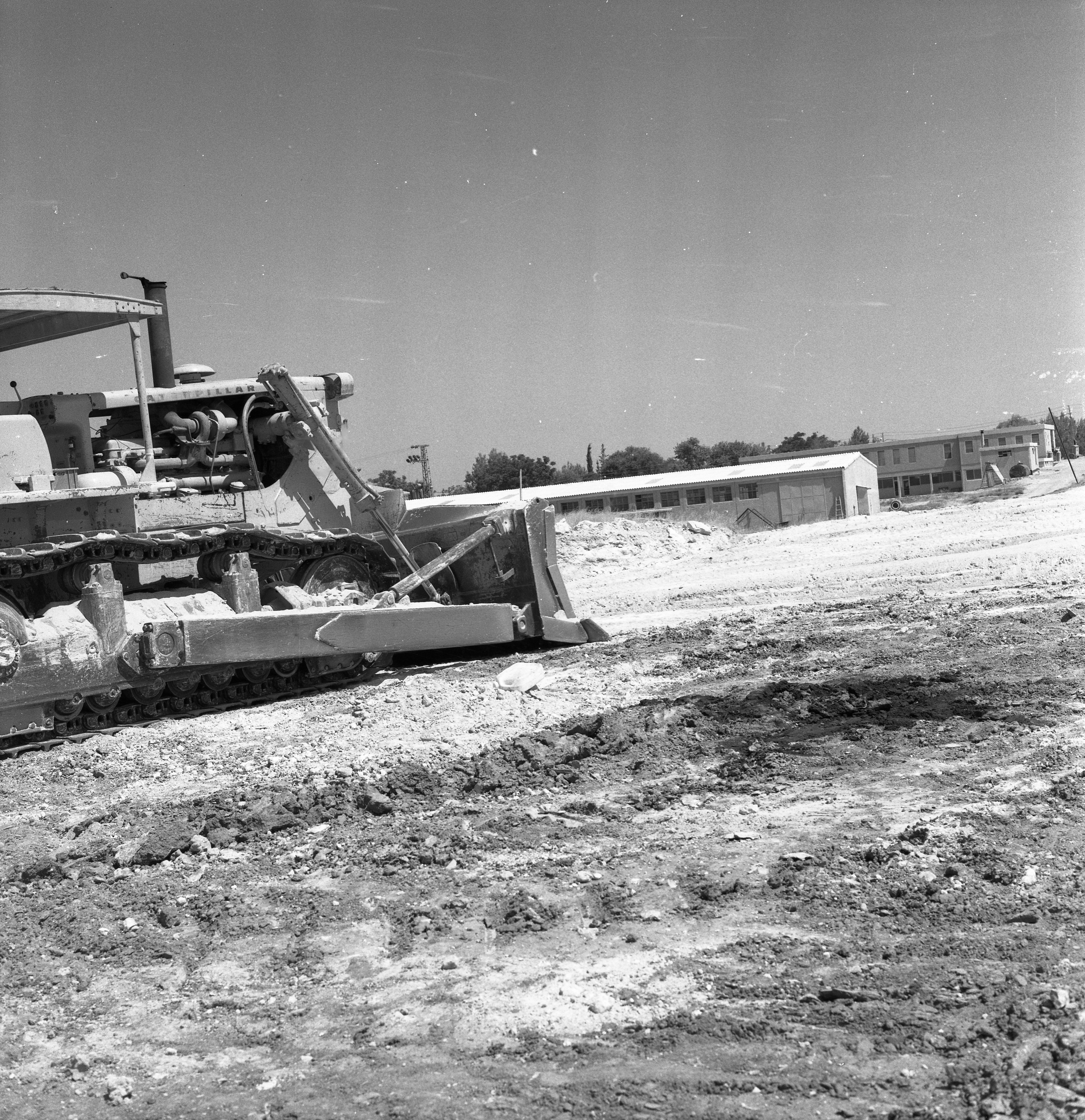  בנייה בכפר מנחם; 1974