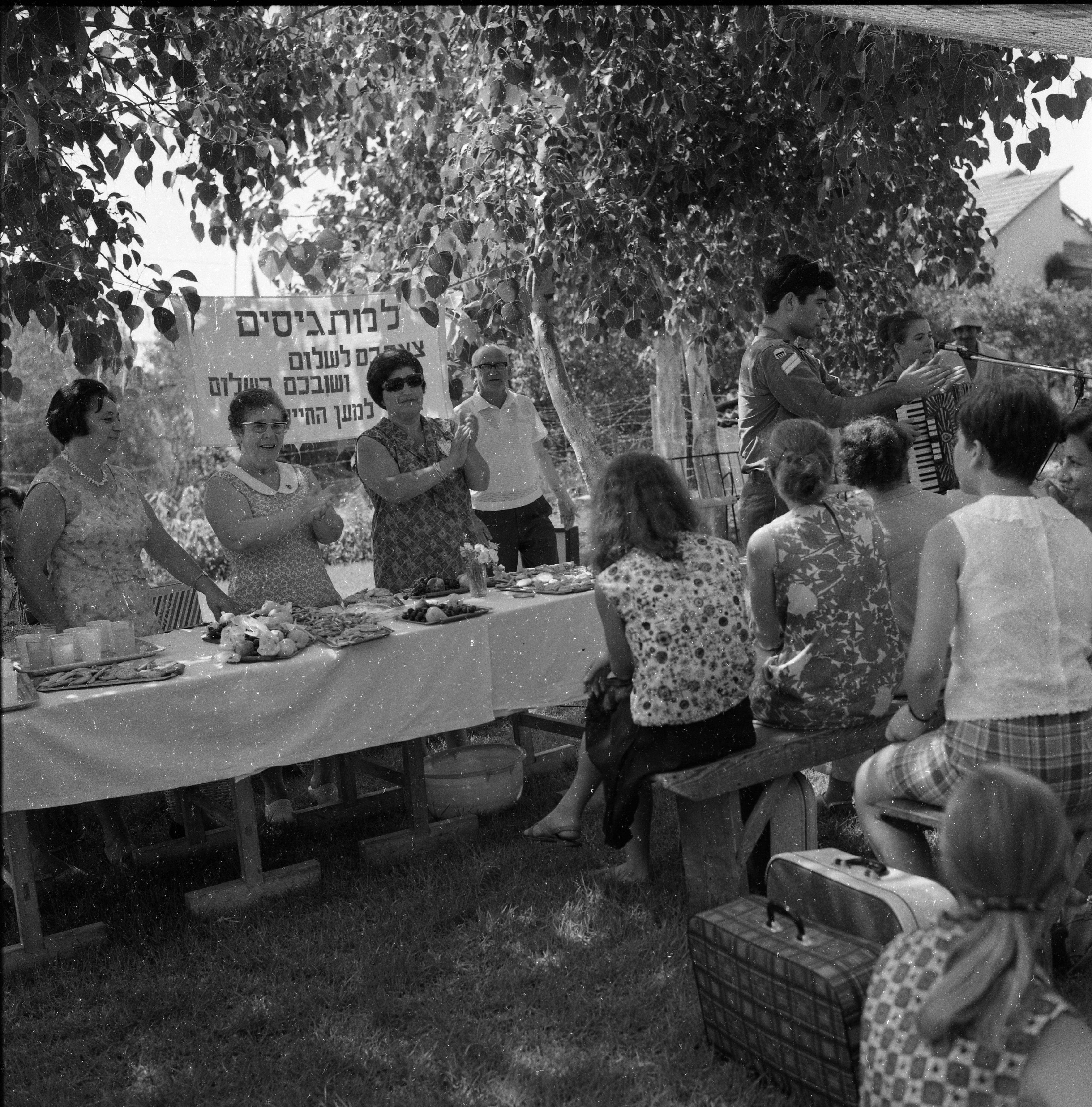  קליטת בנות מתגייסות; 1968