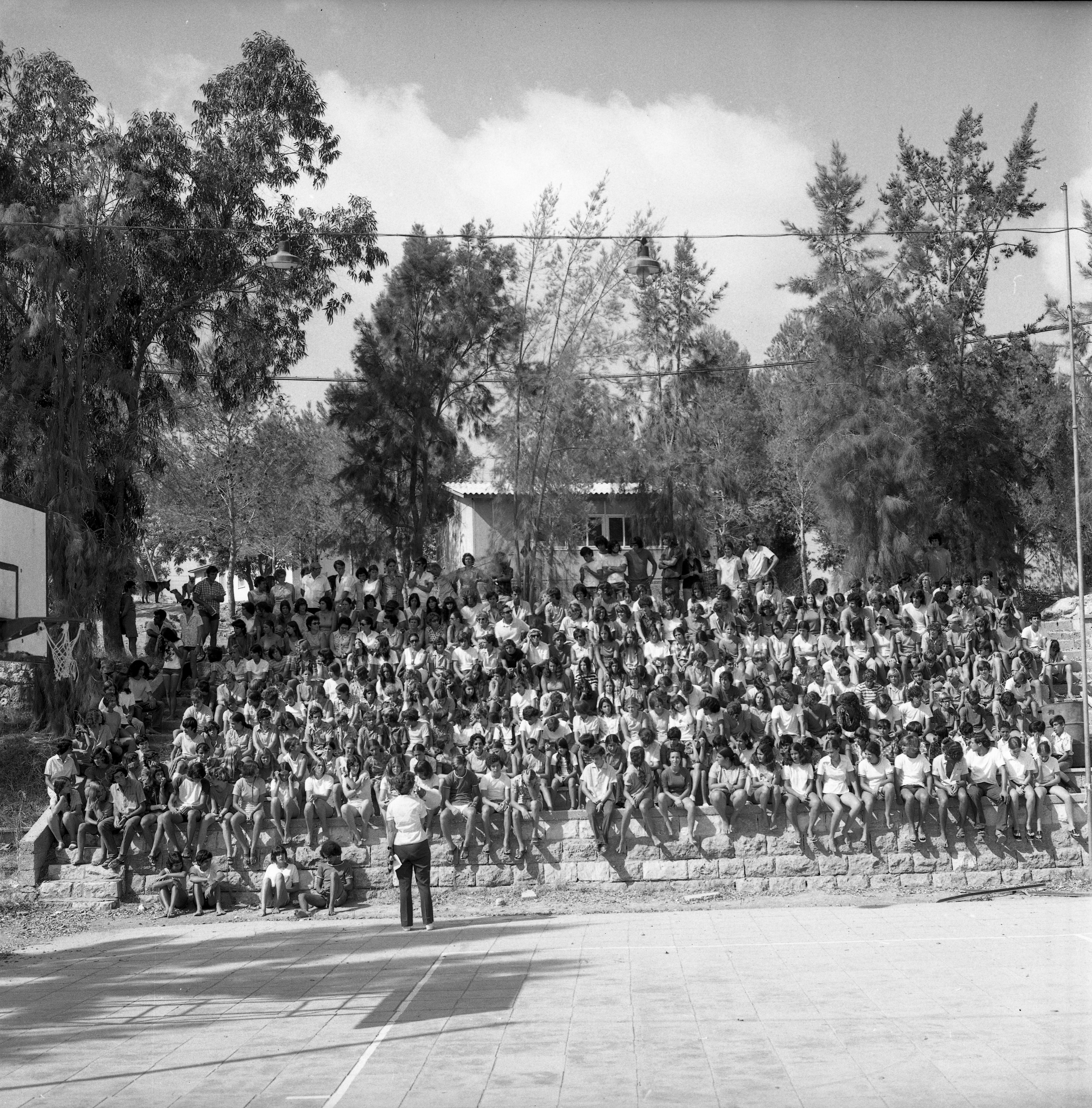  בתחילת שנת הלימודים במוסד צפית, תשל"ד; 1974