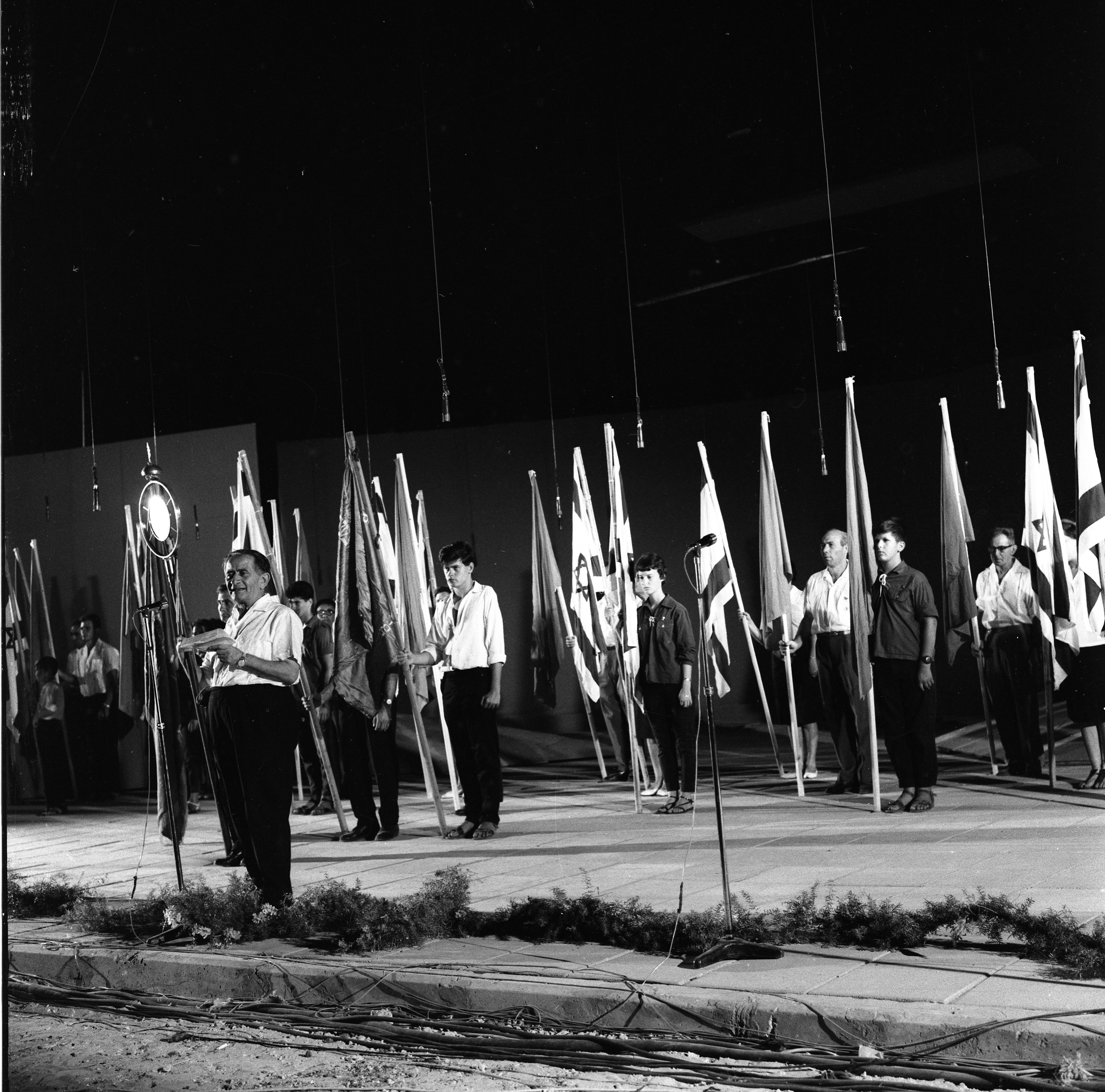  הצגה: 7 ימים בממלכת חאפ;