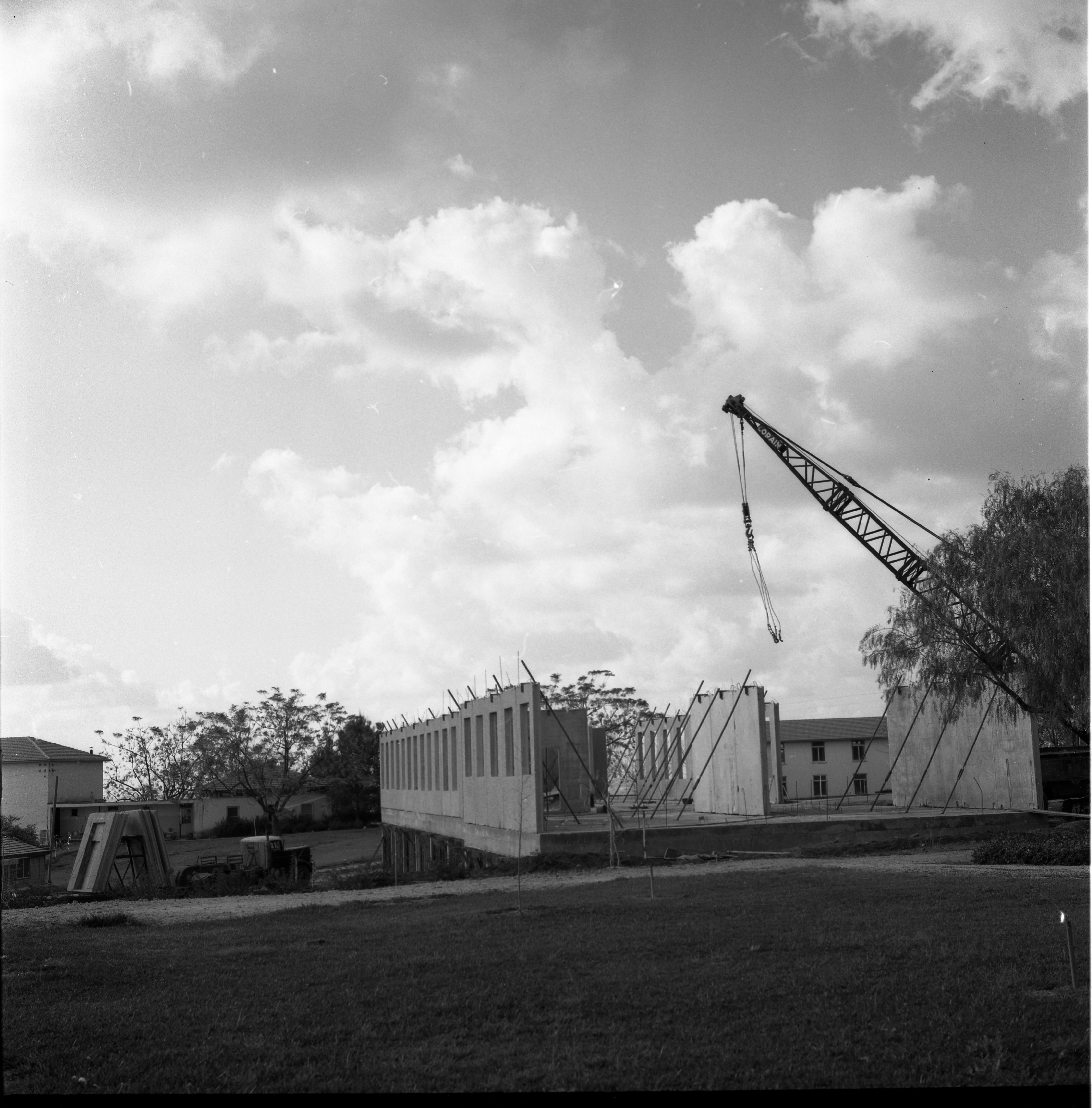  הקמת חדר- האוכל (טרומי) במוסד צפית, ינואר; 1970