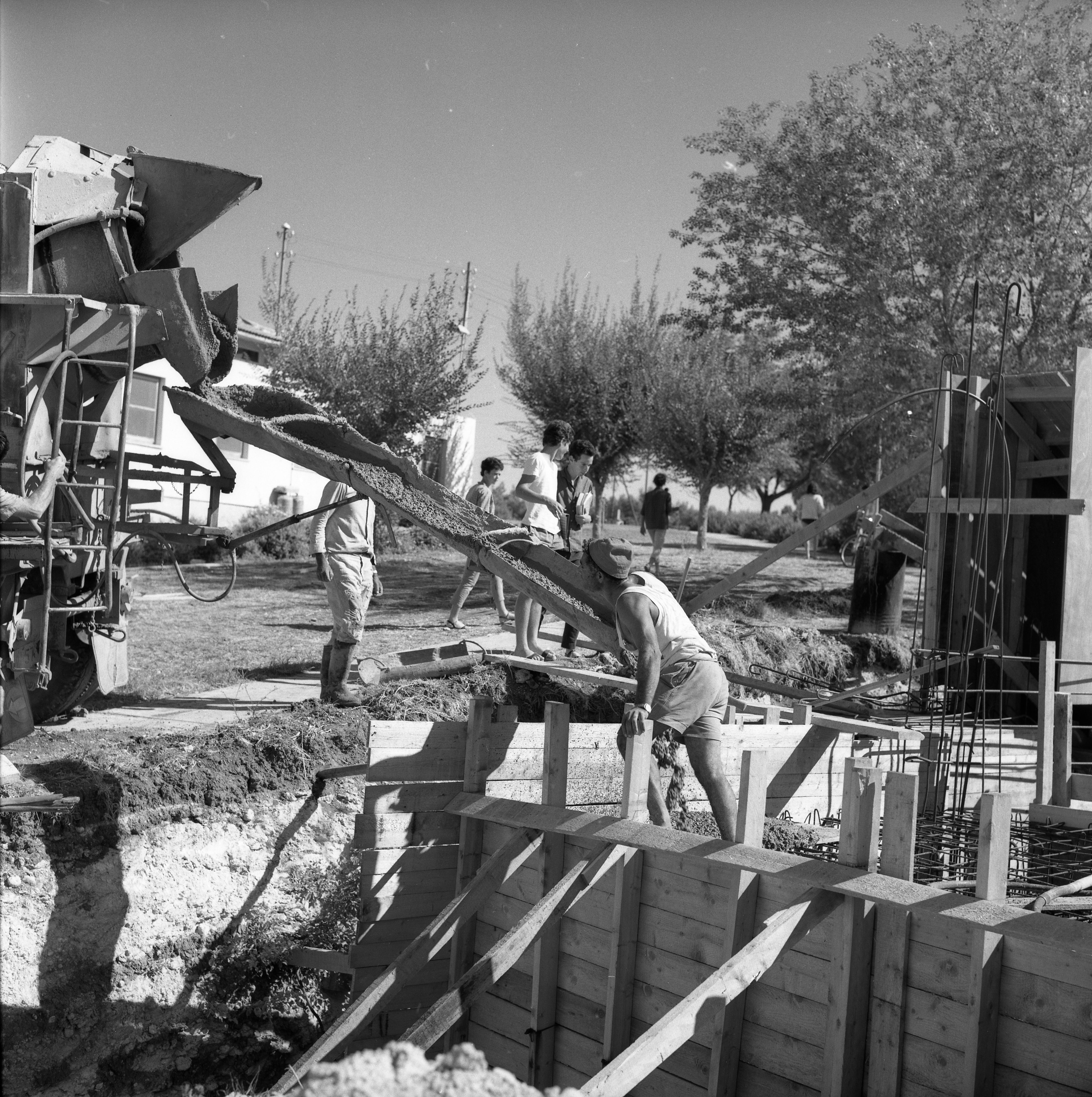  הקמת מקלט במוסד צפית; 1970