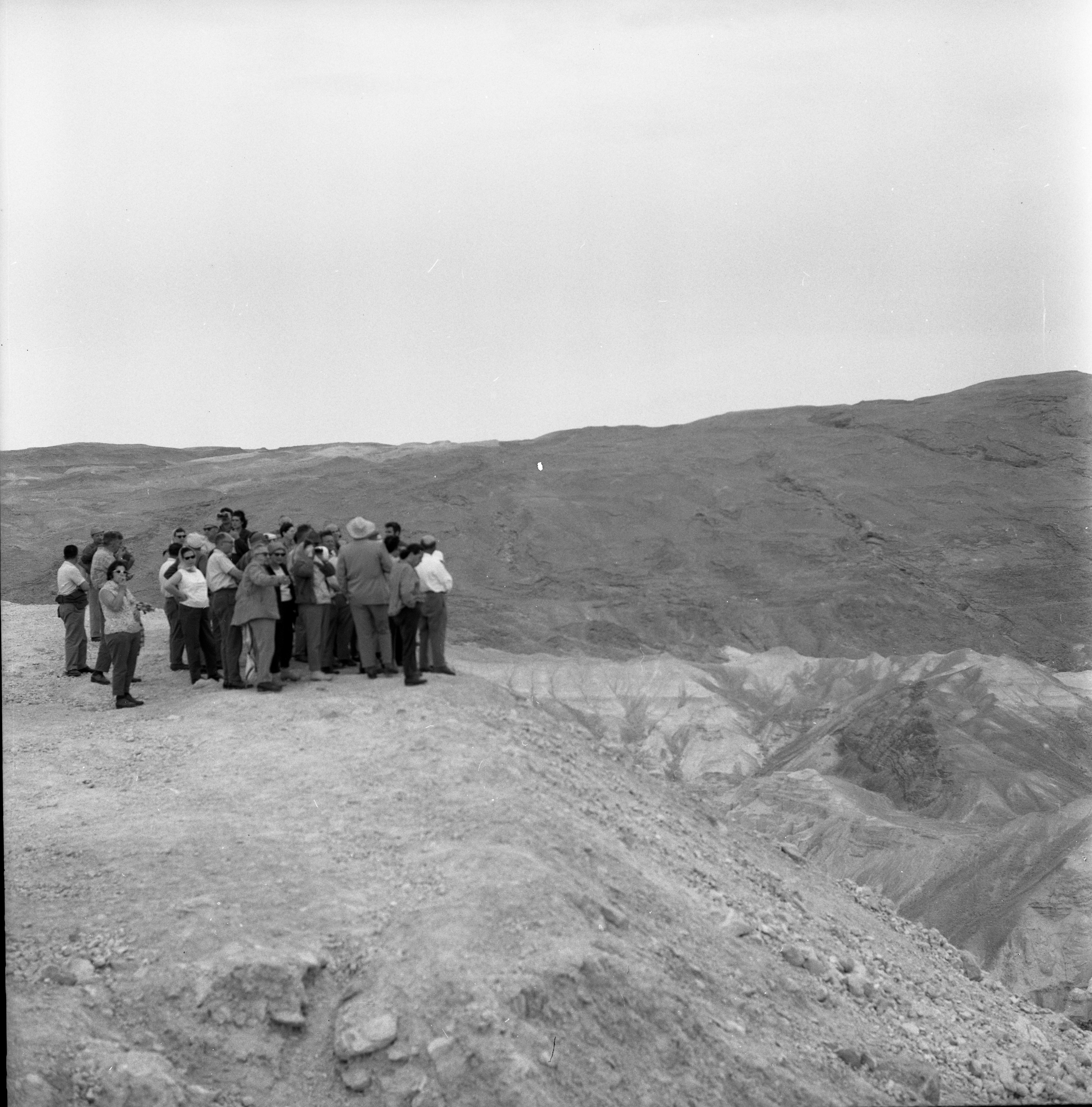  טיול למצדה; 1966