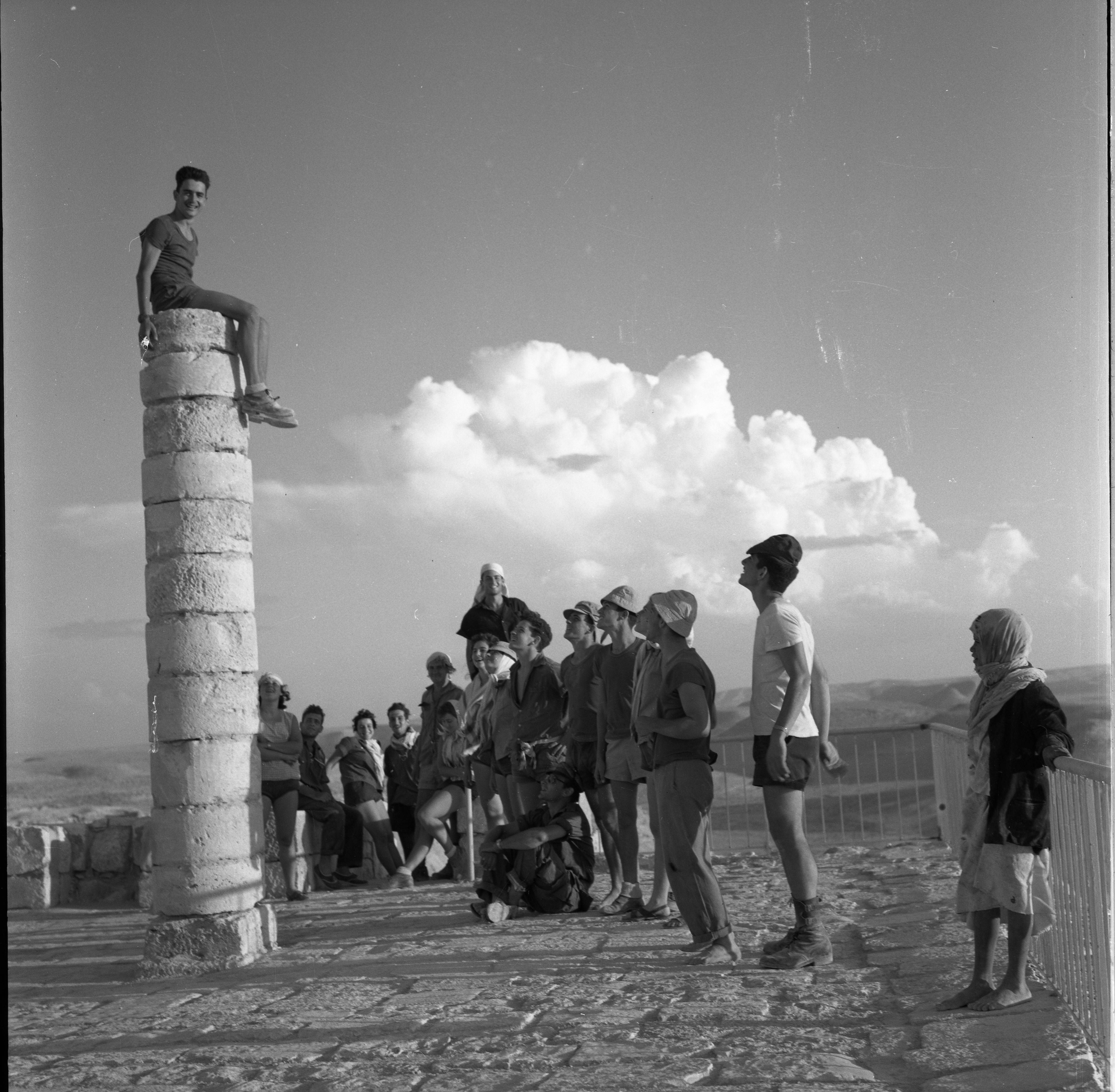  עם הלבנאים בנגב