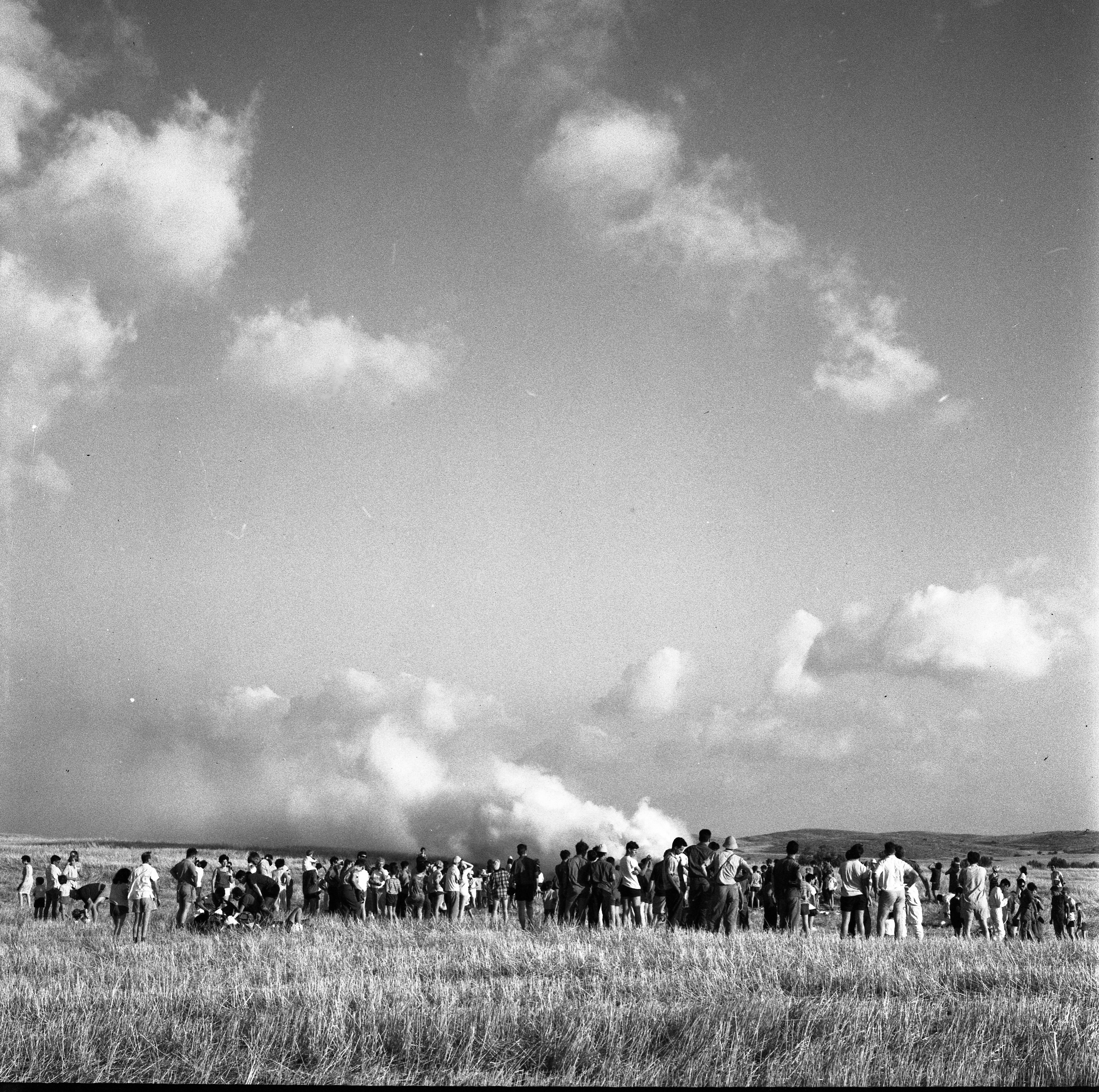  מפגן צניחה בשדות כפר מנחם; 1968