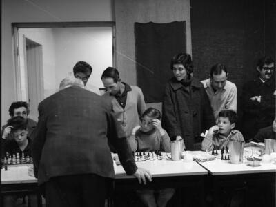  שחמט סימולטני כנגד אמן השחמט צ'רניאק, 27 פברואר; 