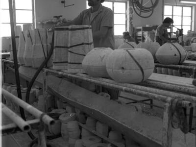  ראובן כהן במפעל הקרמיקה, מאי; 1972