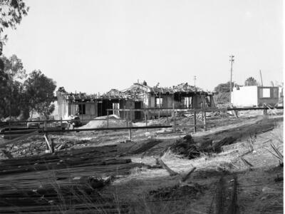  בנייה בכפר מנחם; 1981