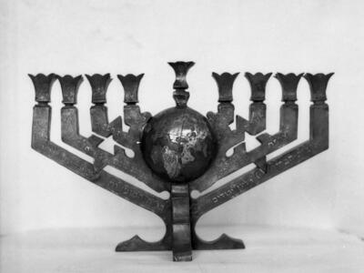  חנוכיות של מייריס (לזכרו של גברי); 1980