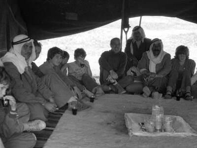  ביקור בישוב ערבי יושבים משמאל זיוית שיף, אסתר מינ