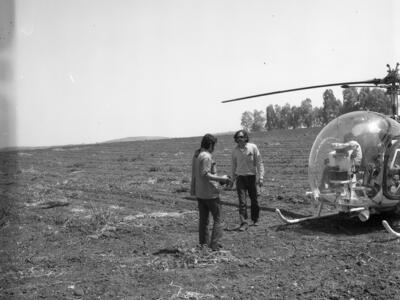  צוות הסרטה של הטלויזיה, אפריל; 1972