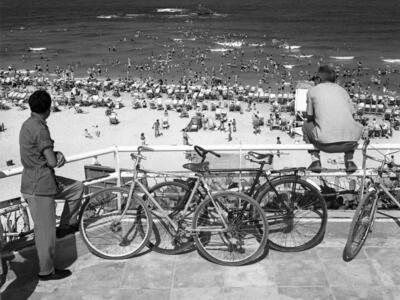  קייטנת ילדי כפר מנחם בחוף בת ים; 1957