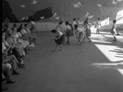  רקוד התקופות; 1965