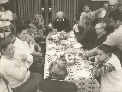 20162 - 6.1.16.1 פגישת סולחה עם חברי כפר ורבורג בחג ה-40. דצמבר 79.jpg