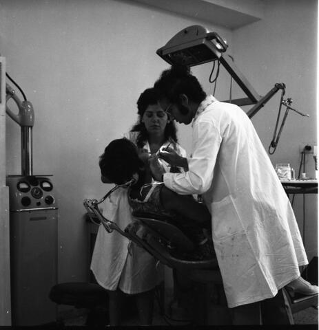  במרפאת שיניים סייעת נירה סלע; 1974