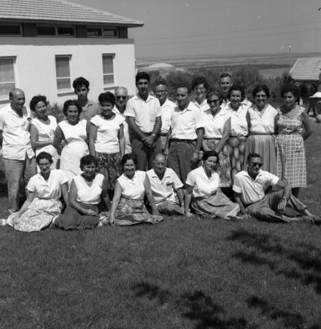  צוות המוסד החינוכי תחילת שנת הלימודים תשכ"ב; 1962