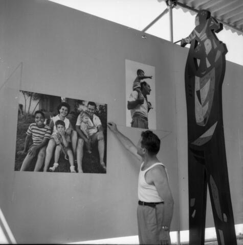  תערוכת הקיבוץ בחיפה; 1958
