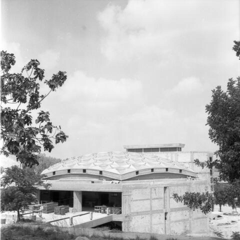  בית הבנים כפר מנחם; 1975