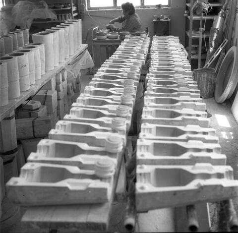  במפעל הקרמיקה, מאי; 1972