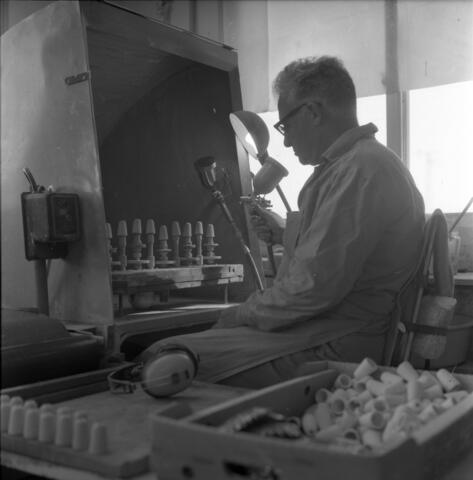  רפאל בן אשר מפעל הקרמיקה, ינואר; 1977