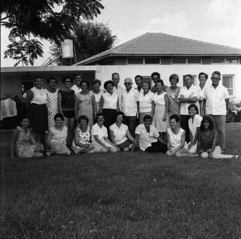  צוות חינוכי בתחילת שנת הלימודים; 1967