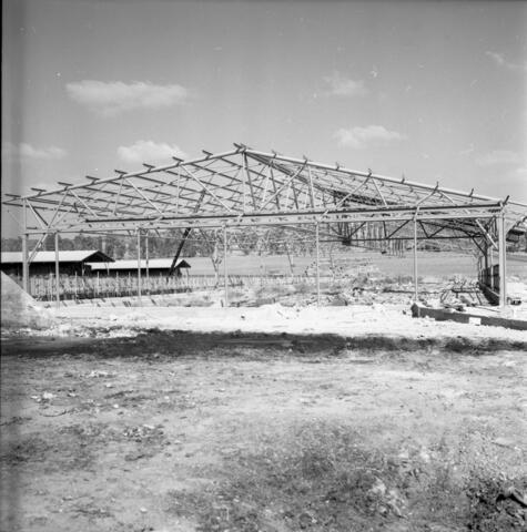  כפר מנחם, הקמת סככה; 1974