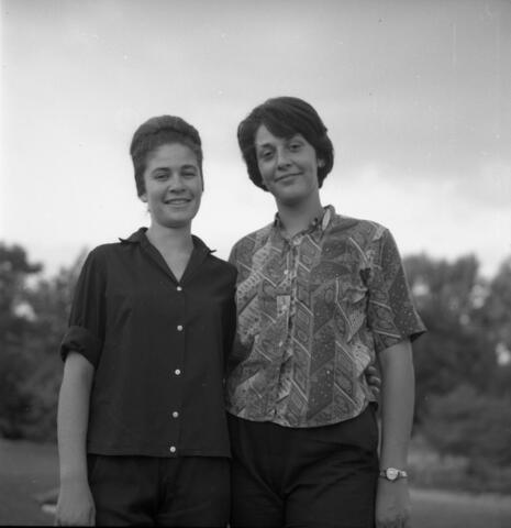  משמאל  מירה סידי מכון קיץ; 1962