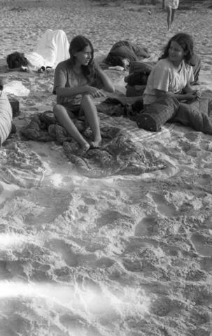  סוף שבוע בחוף נוה ים; 1973