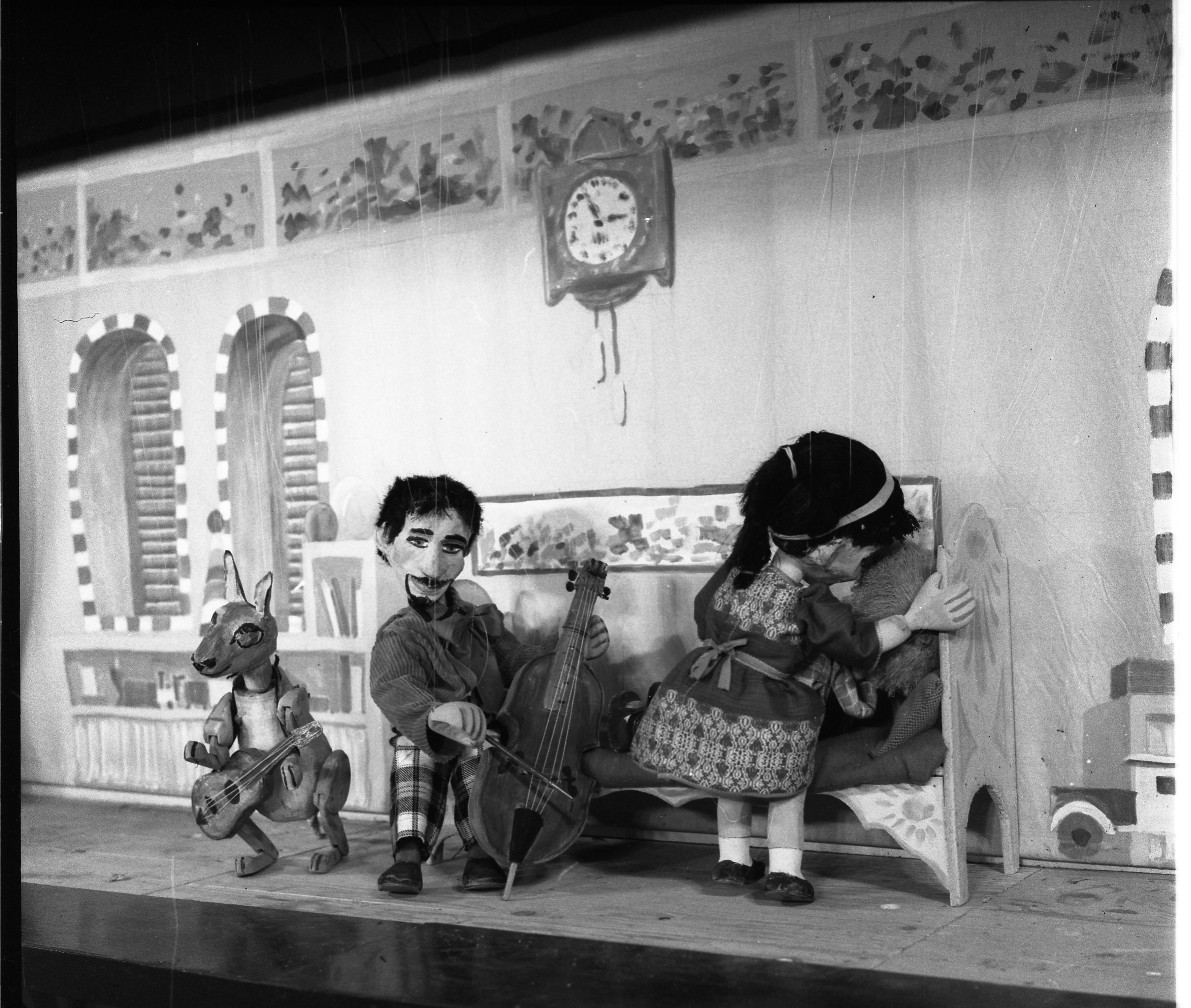  תיאטרון בובות שייצר אביגדור כהן ; 1965
