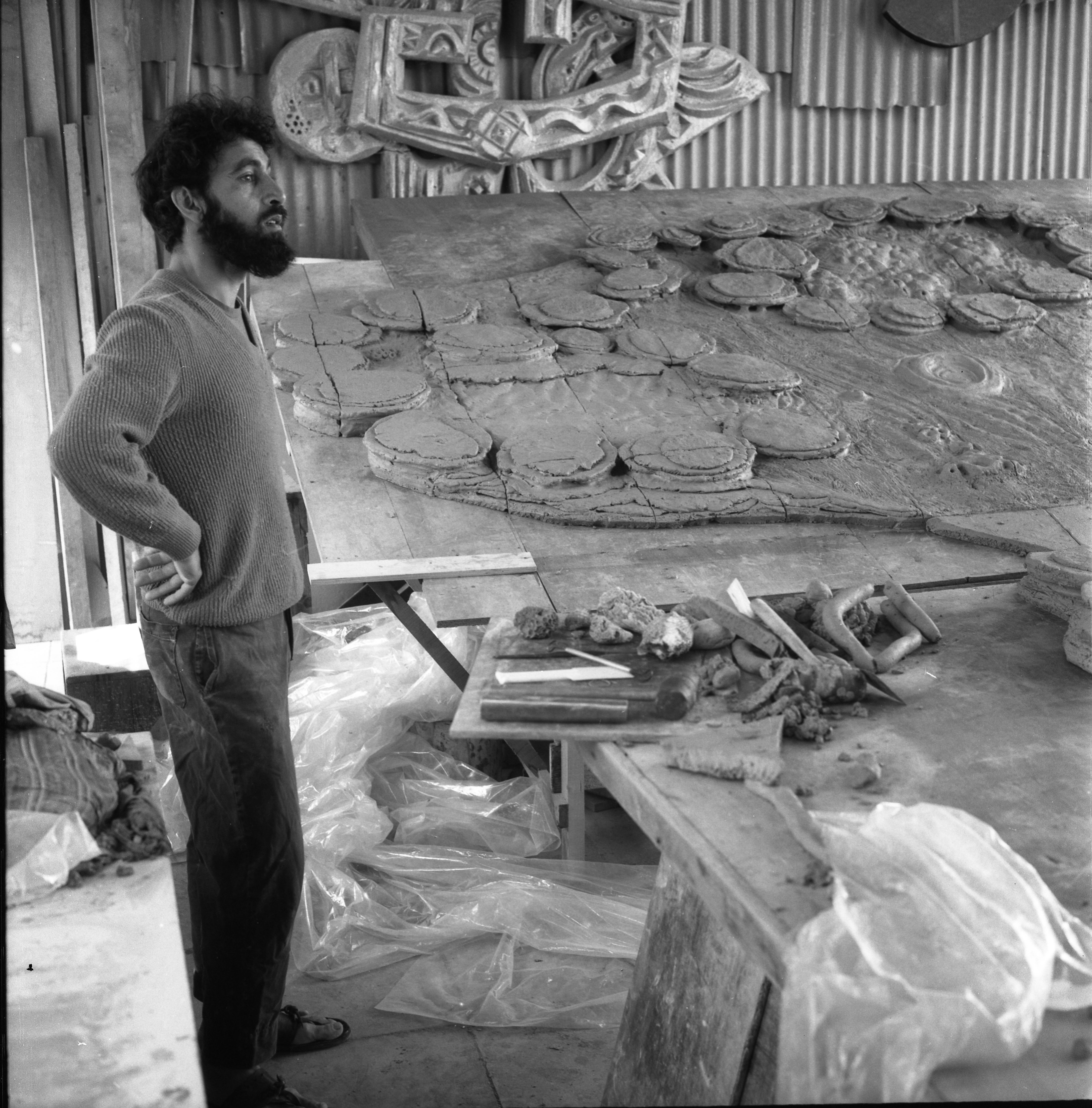  משה סעידי במפעל הקרמיקה ; 1973