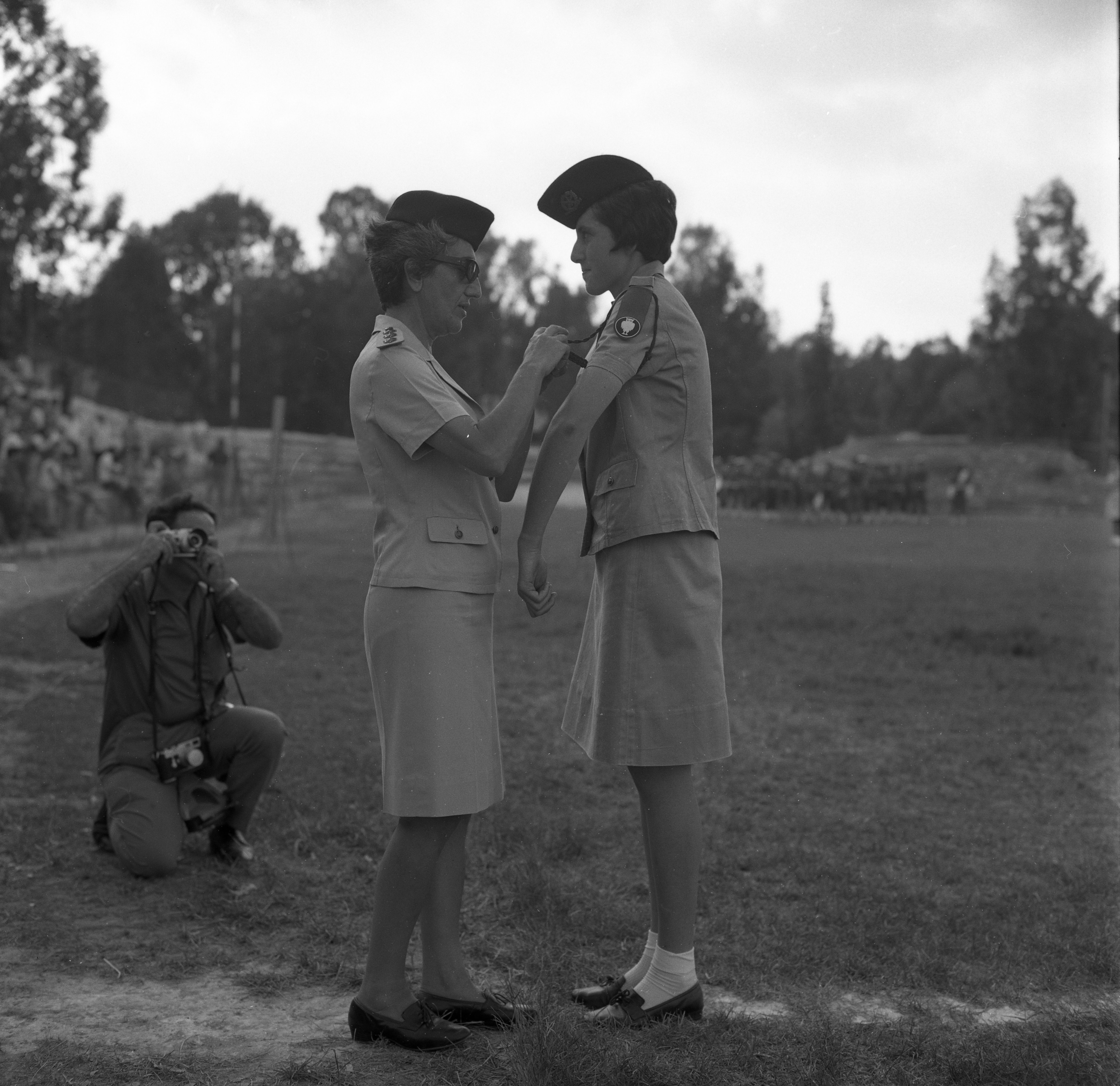  מסדר חיילות עם מפקדת חיל הנשים אל"מ סטלה לוי; 196