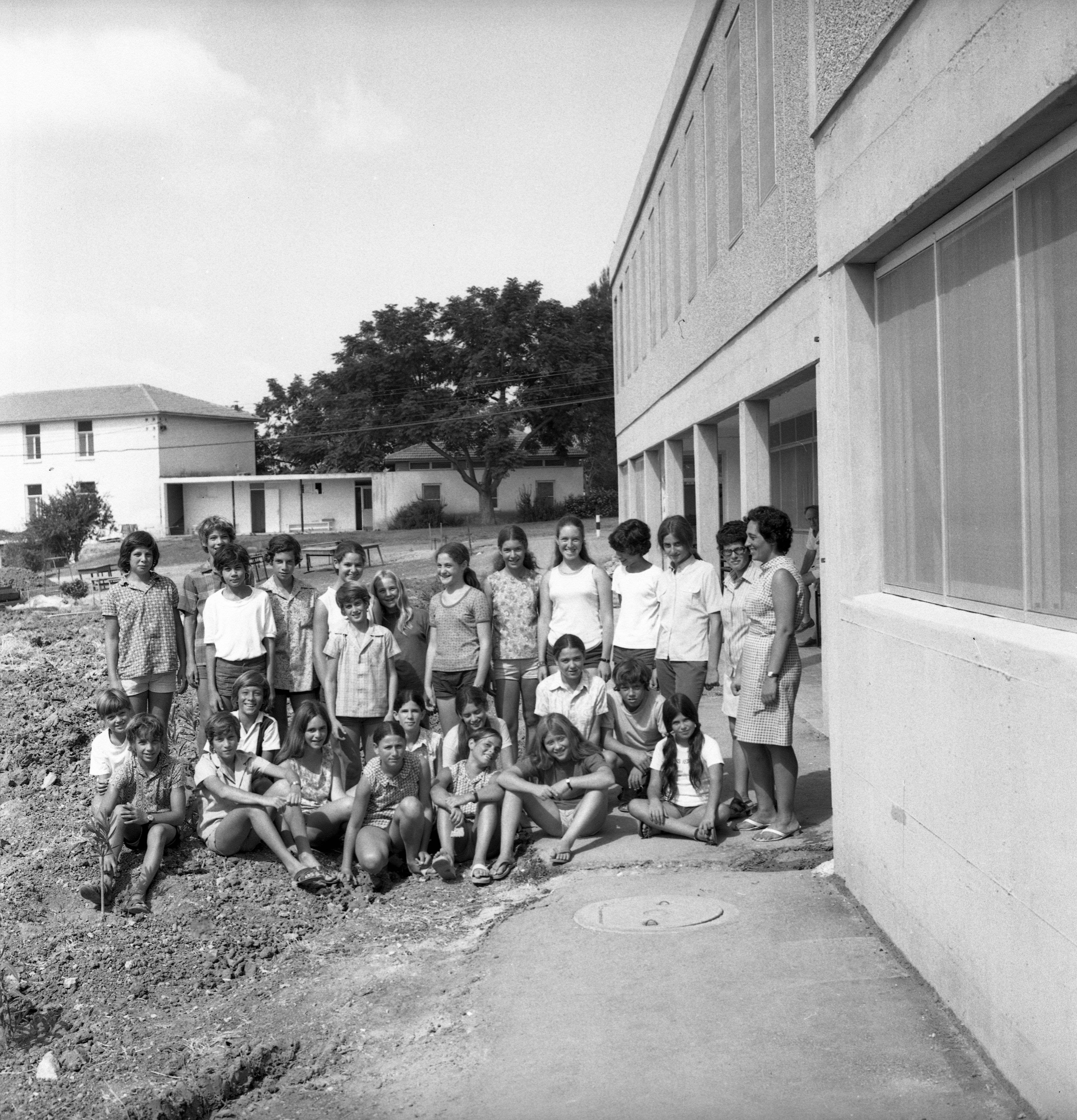  בתחילת שנת הלימודים במוסד צפית, תשל"ד; 1974