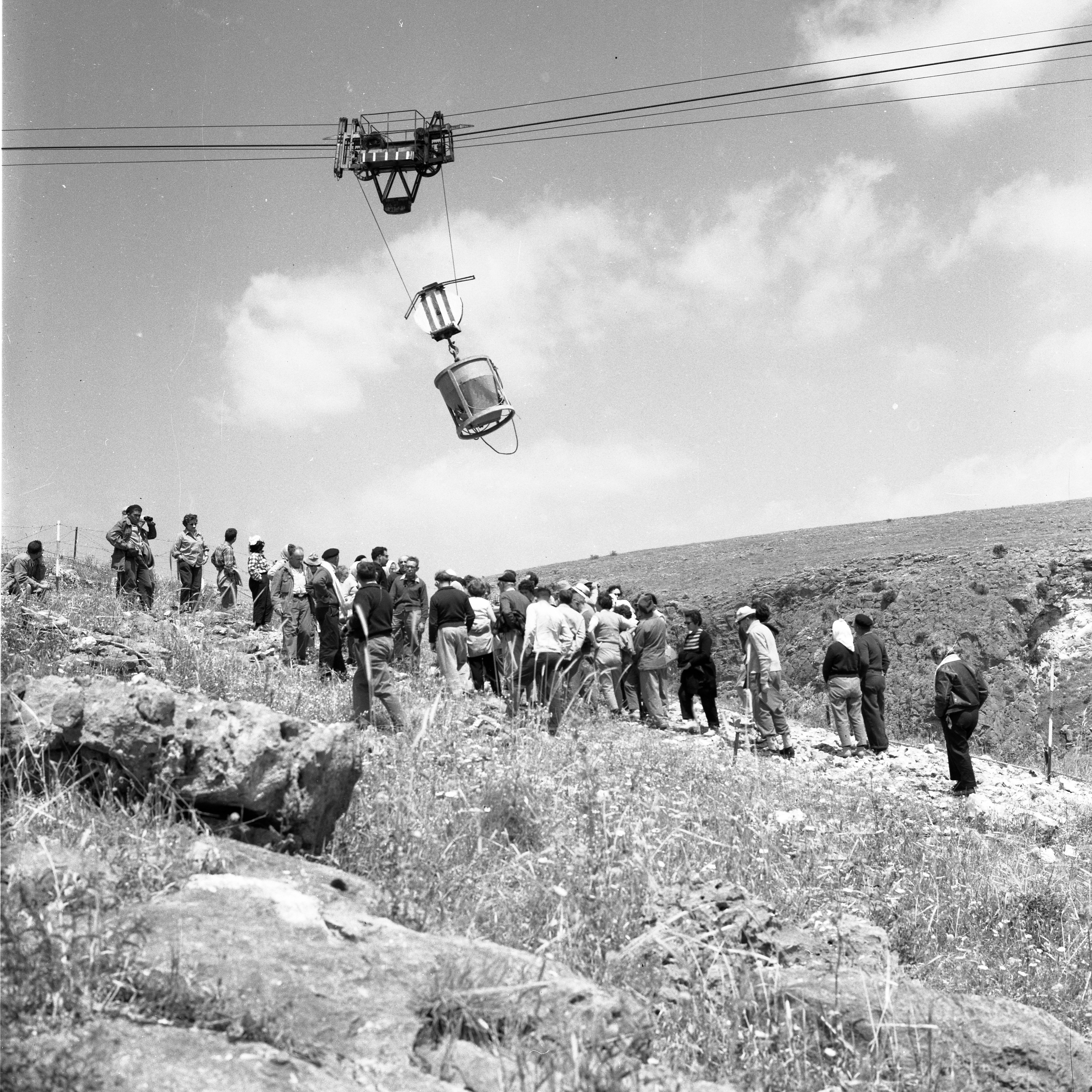  הטיול לגליל, סיפון מוביל המים הארצי ב נחל עמוד ; 