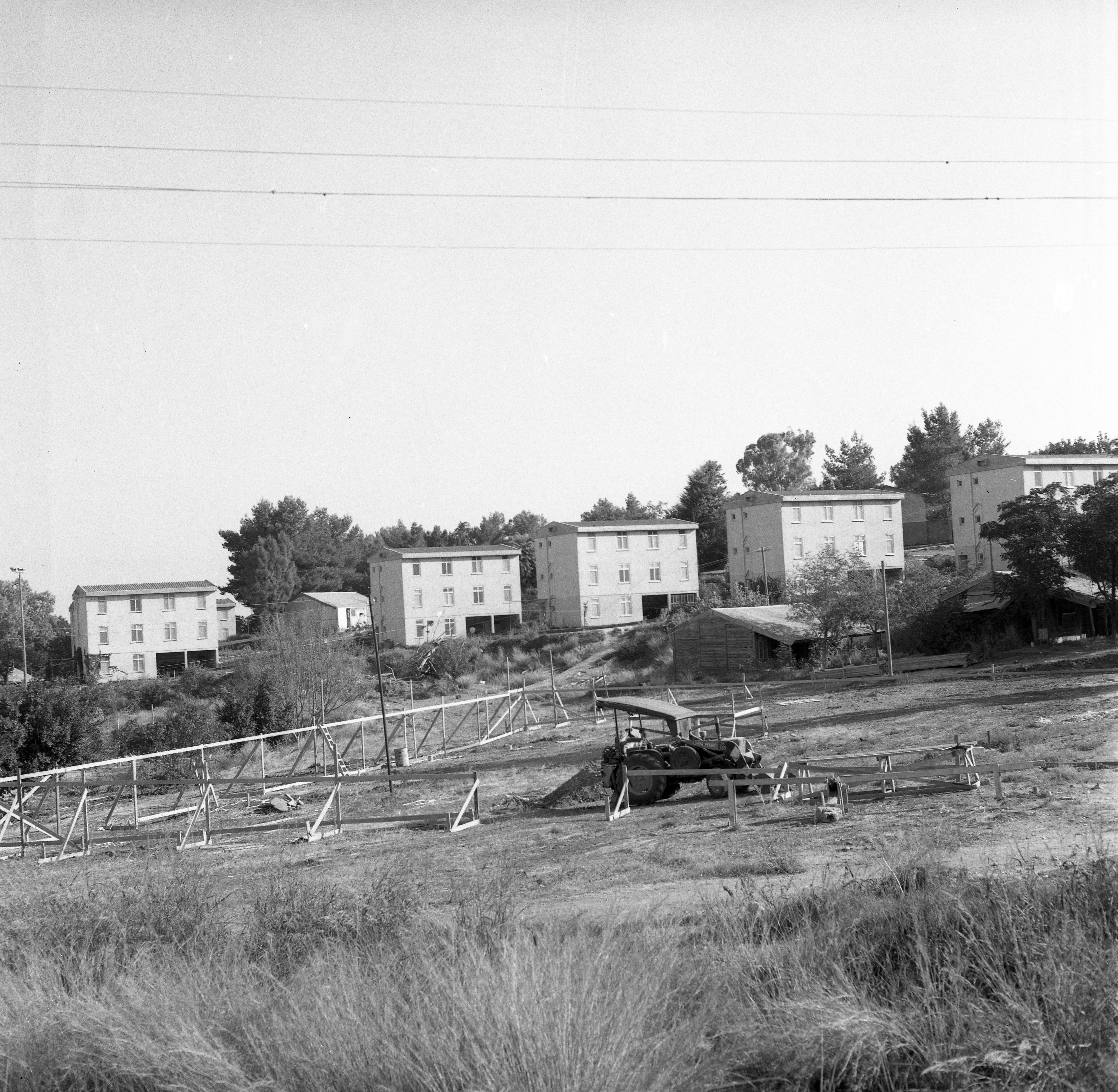  הקמת בית יד לבנים; 1973