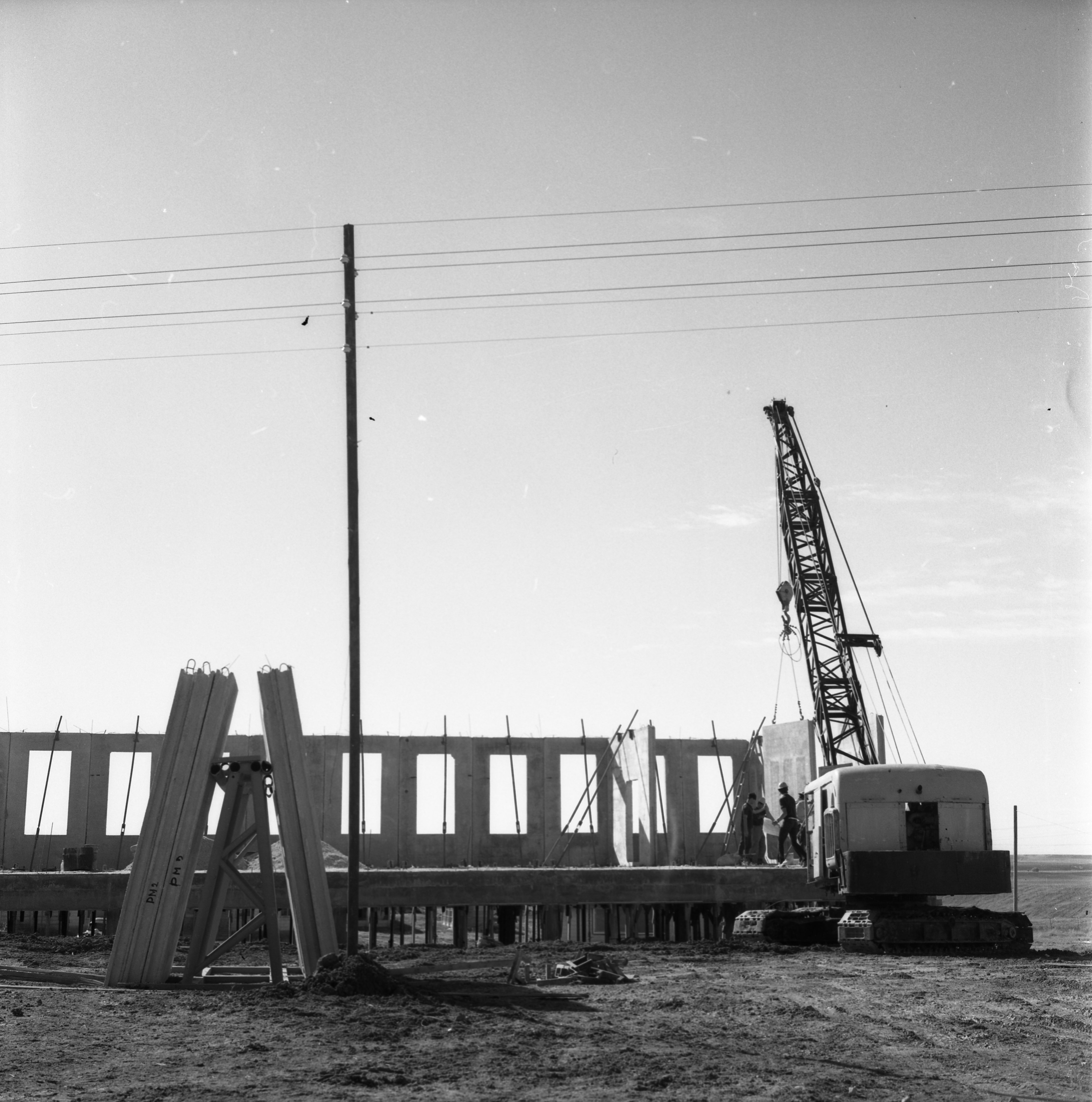  הקמת חדר- האוכל (טרומי) במוסד צפית, ינואר; 1970