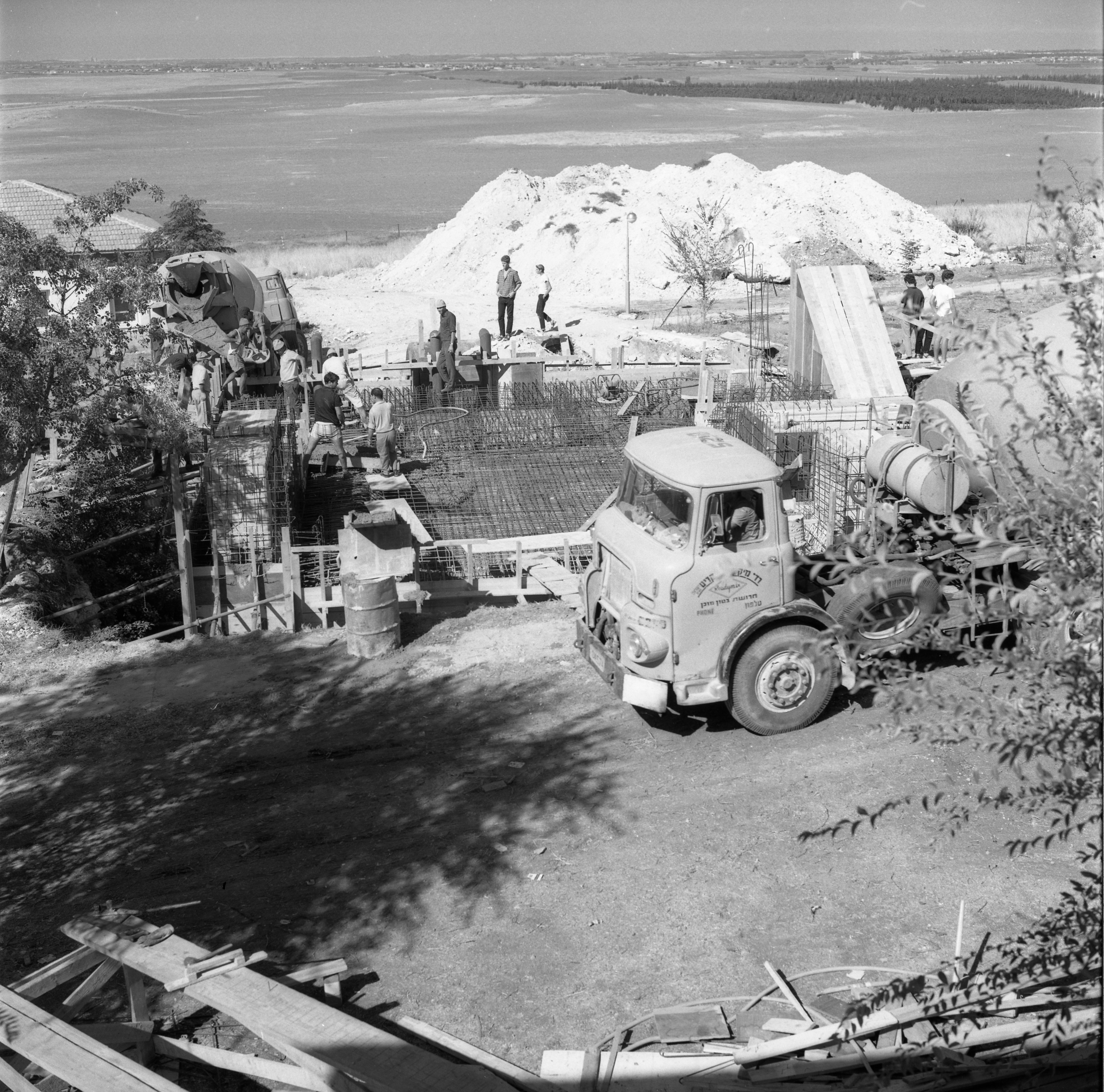  הקמת מקלט במוסד צפית; 1970