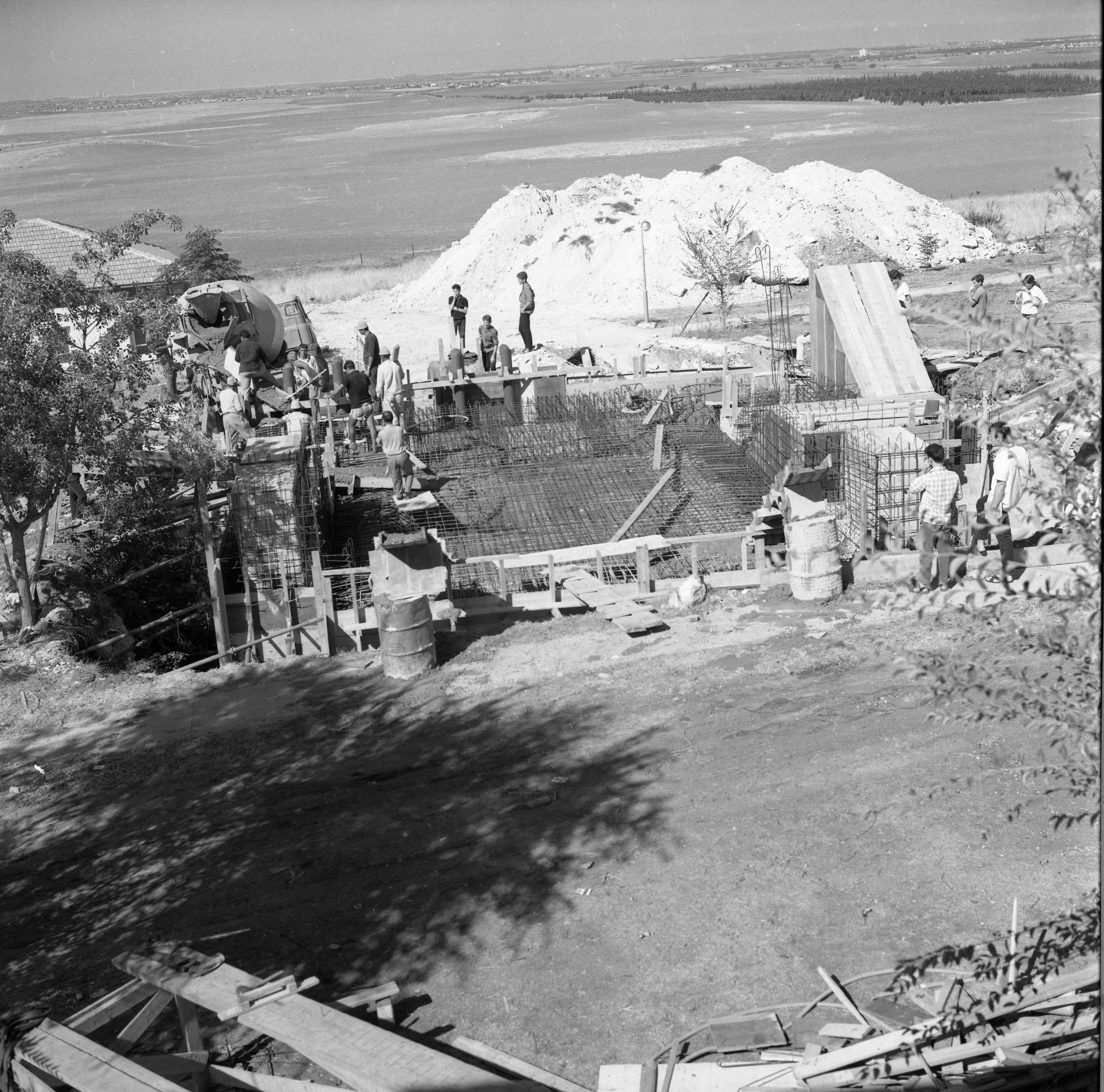  הקמת מקלט במוסד צפית; 1970