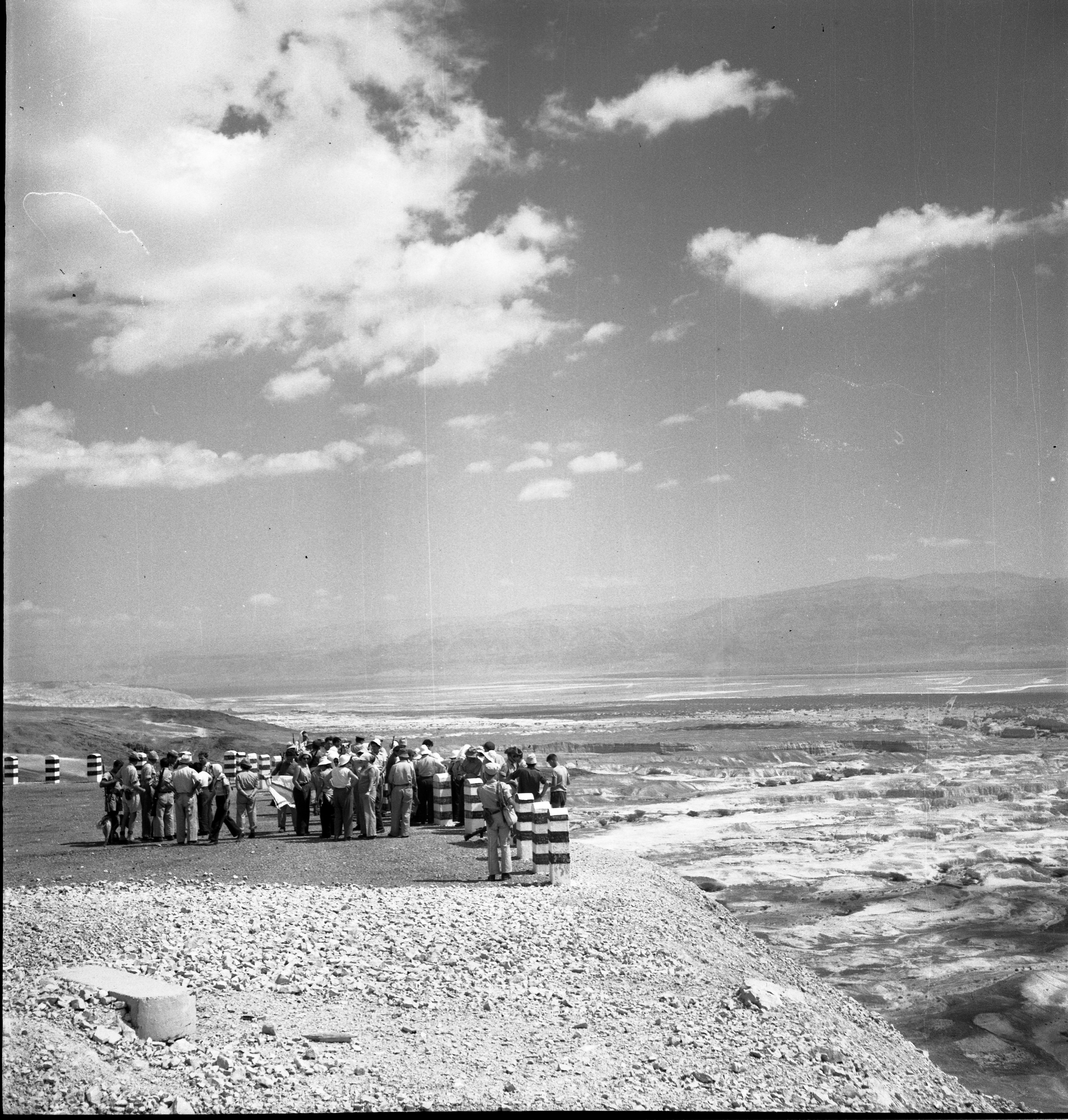  חברי כפר מנחם הטיול למצדה. כביש 90 לאורך ים המלח