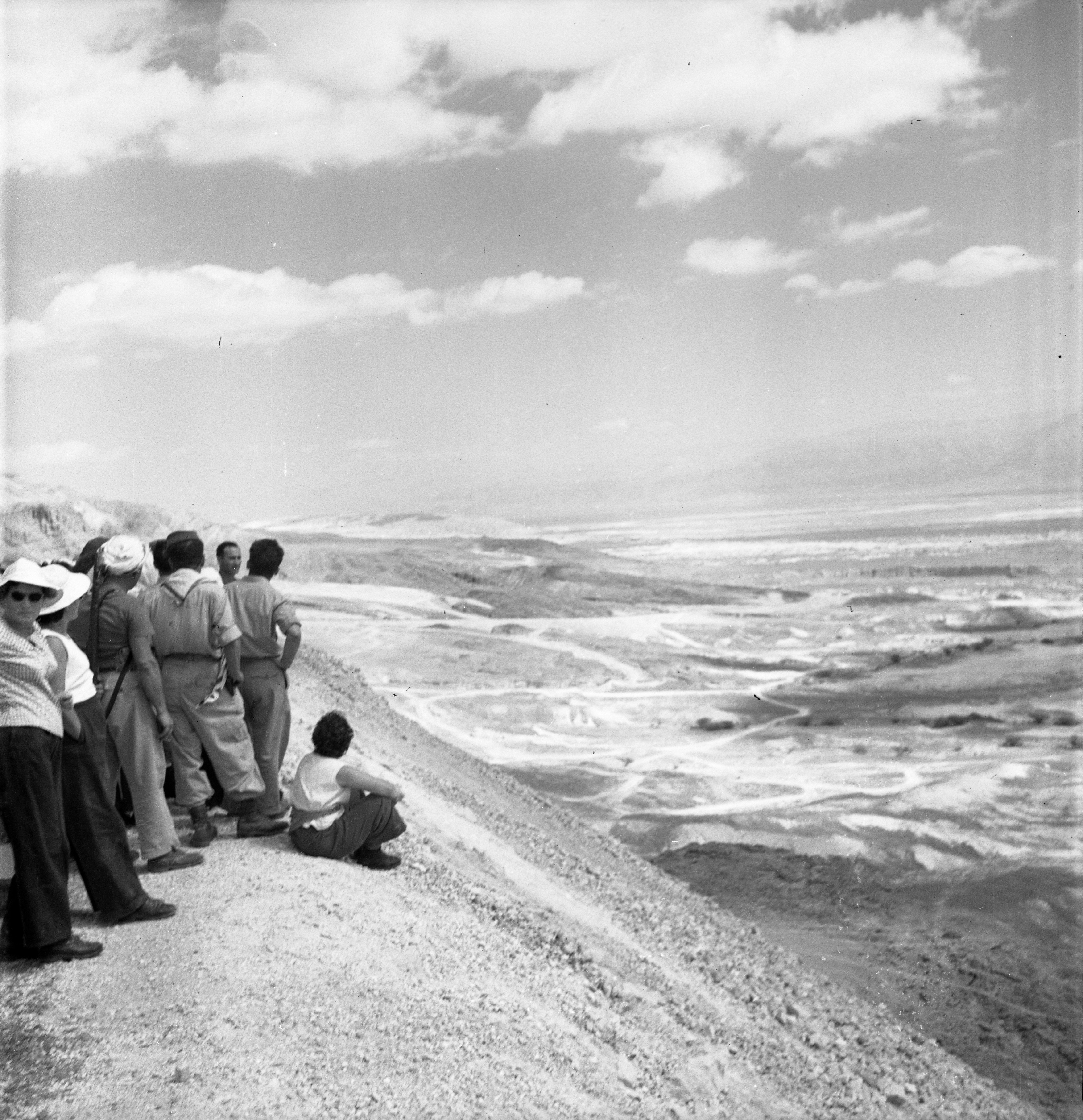  חברי כפר מנחם הטיול למצדה. כביש 90 לאורך ים המלח