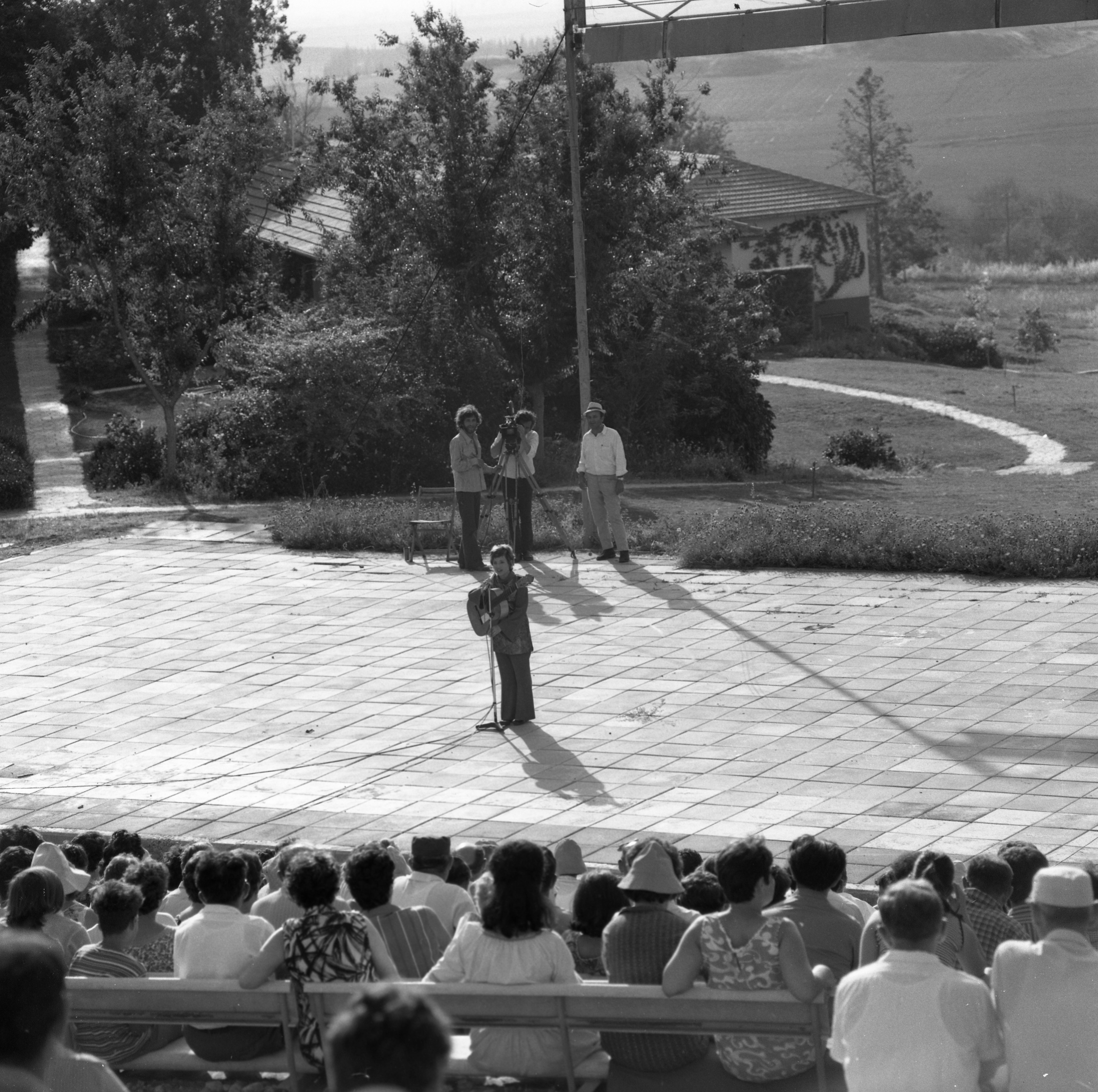  הופעת חוה אלברשטיין בכפר מנחם, מאי; 1970