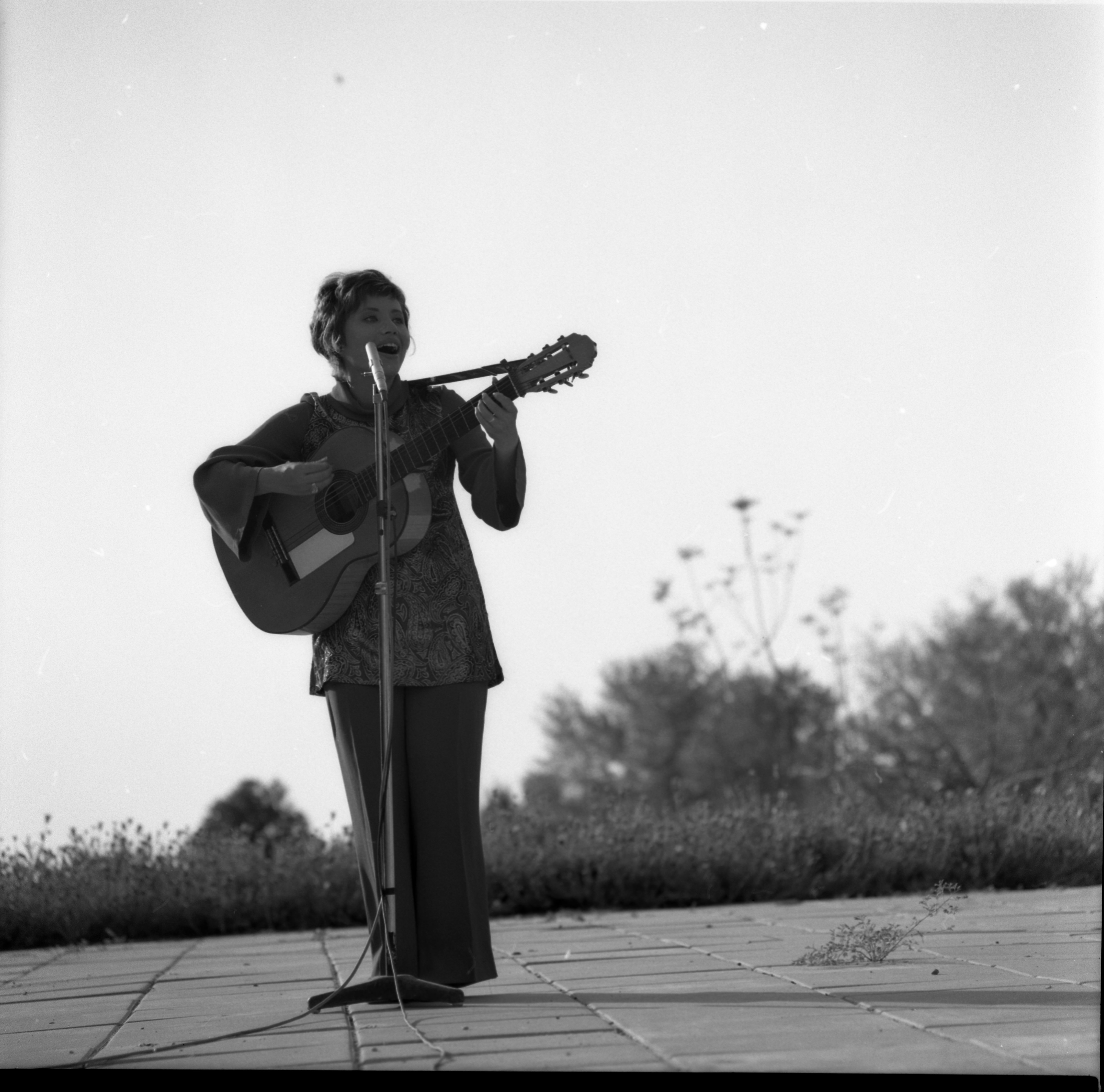  הופעת חוה אלברשטיין בכפר מנחם, מאי; 1970