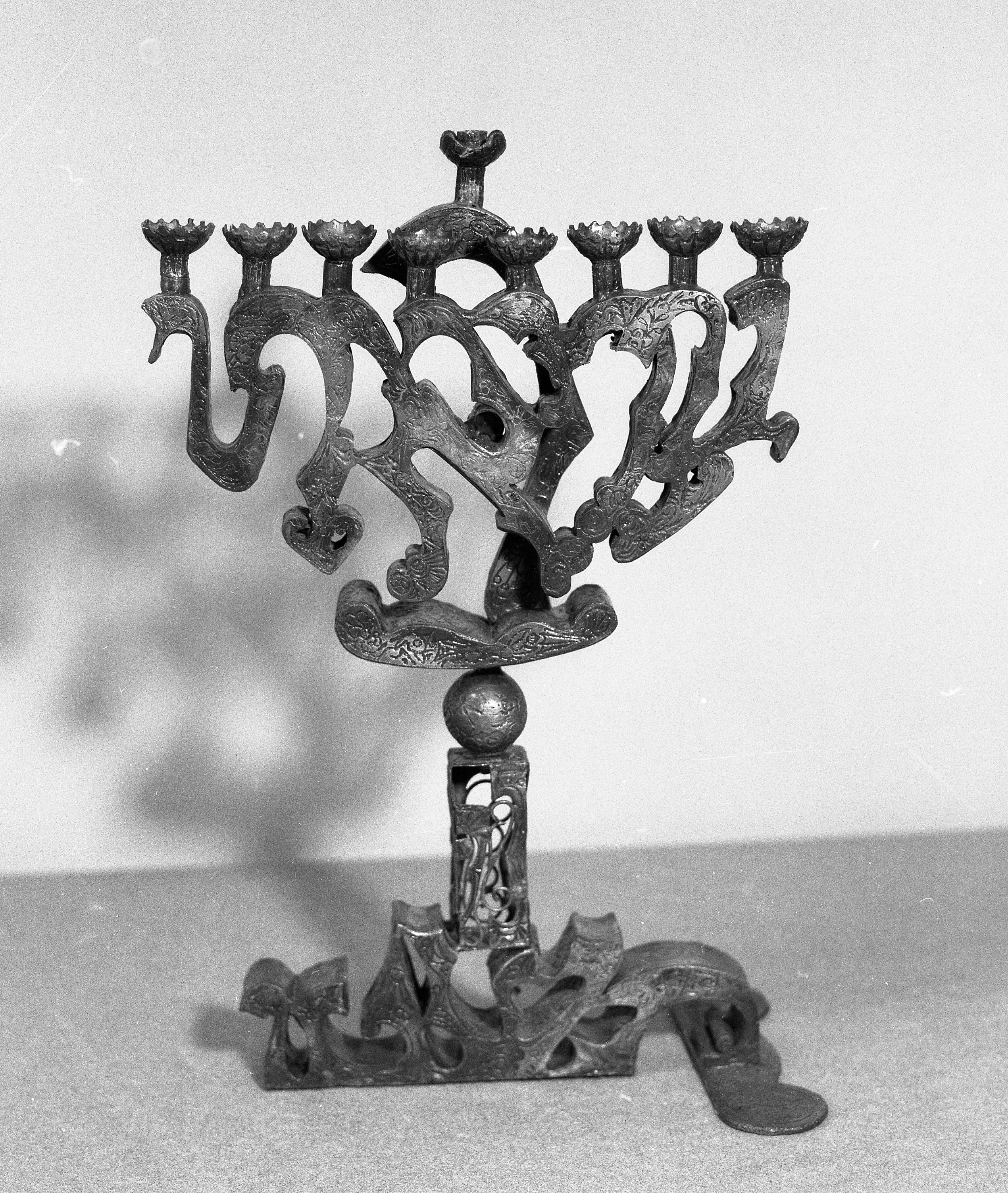  חנוכיות של מייריס (לזכרו של גברי); 1980