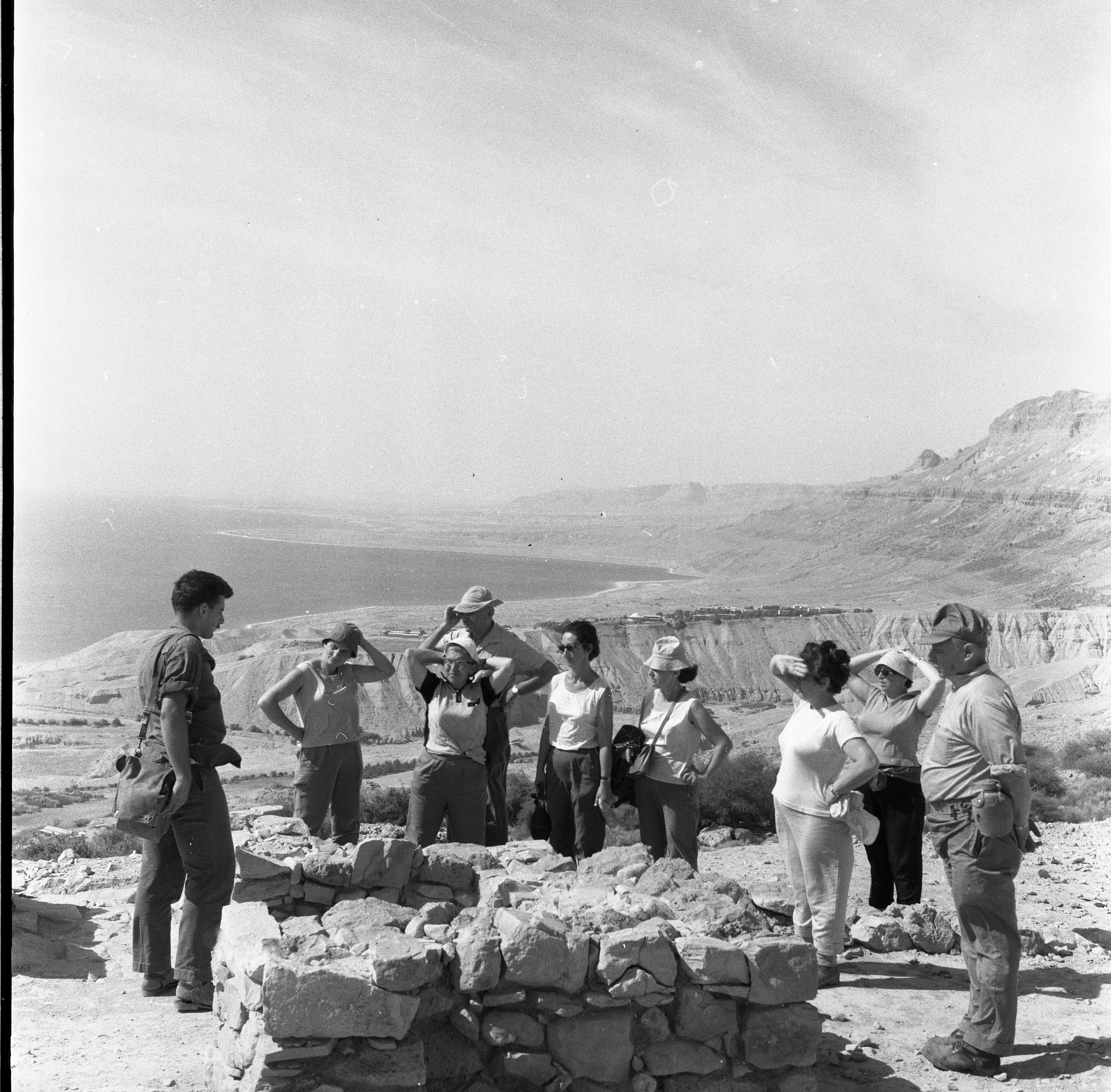  טיול למצדה; 1966