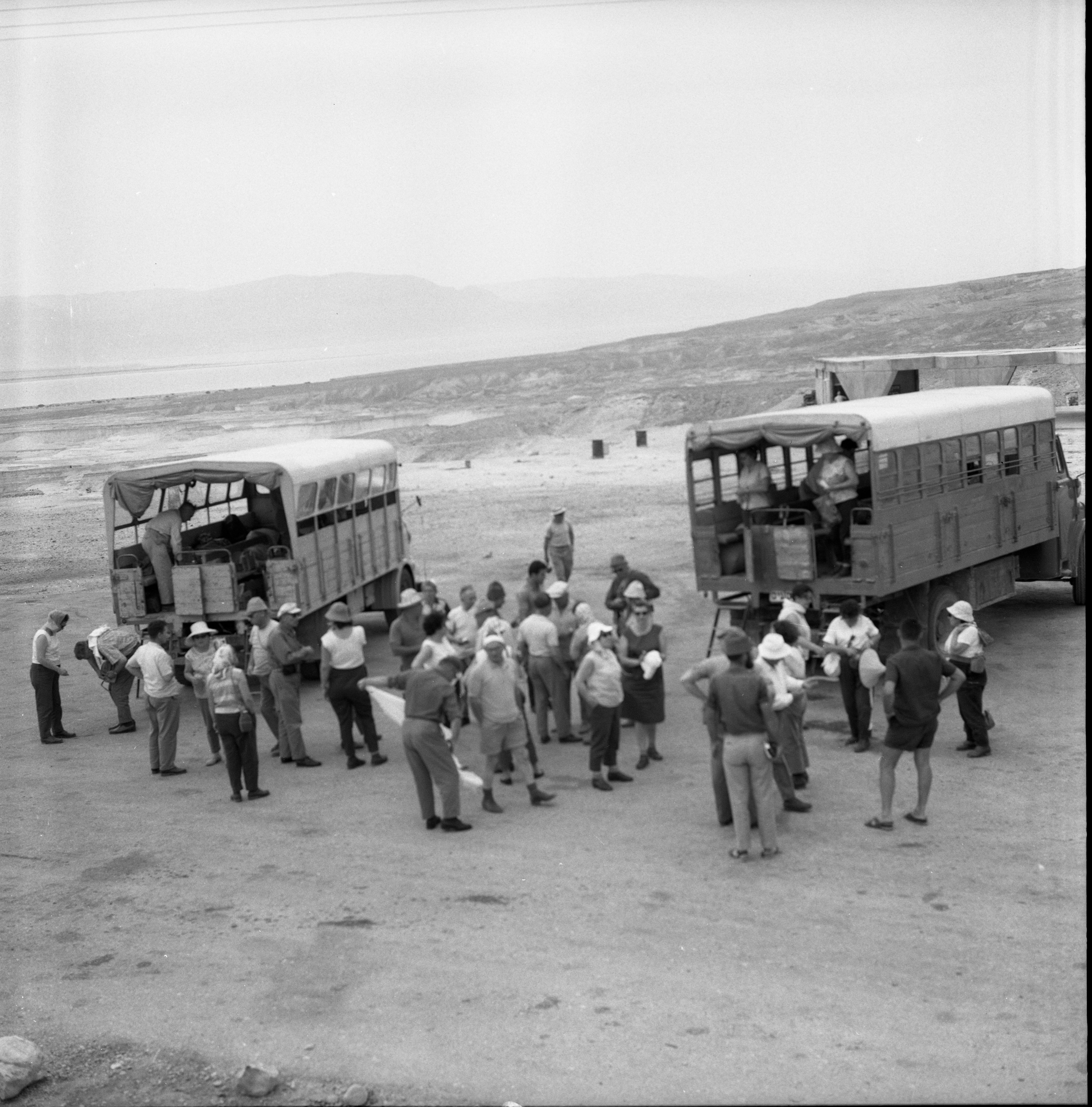  טיול למצדה; 1966