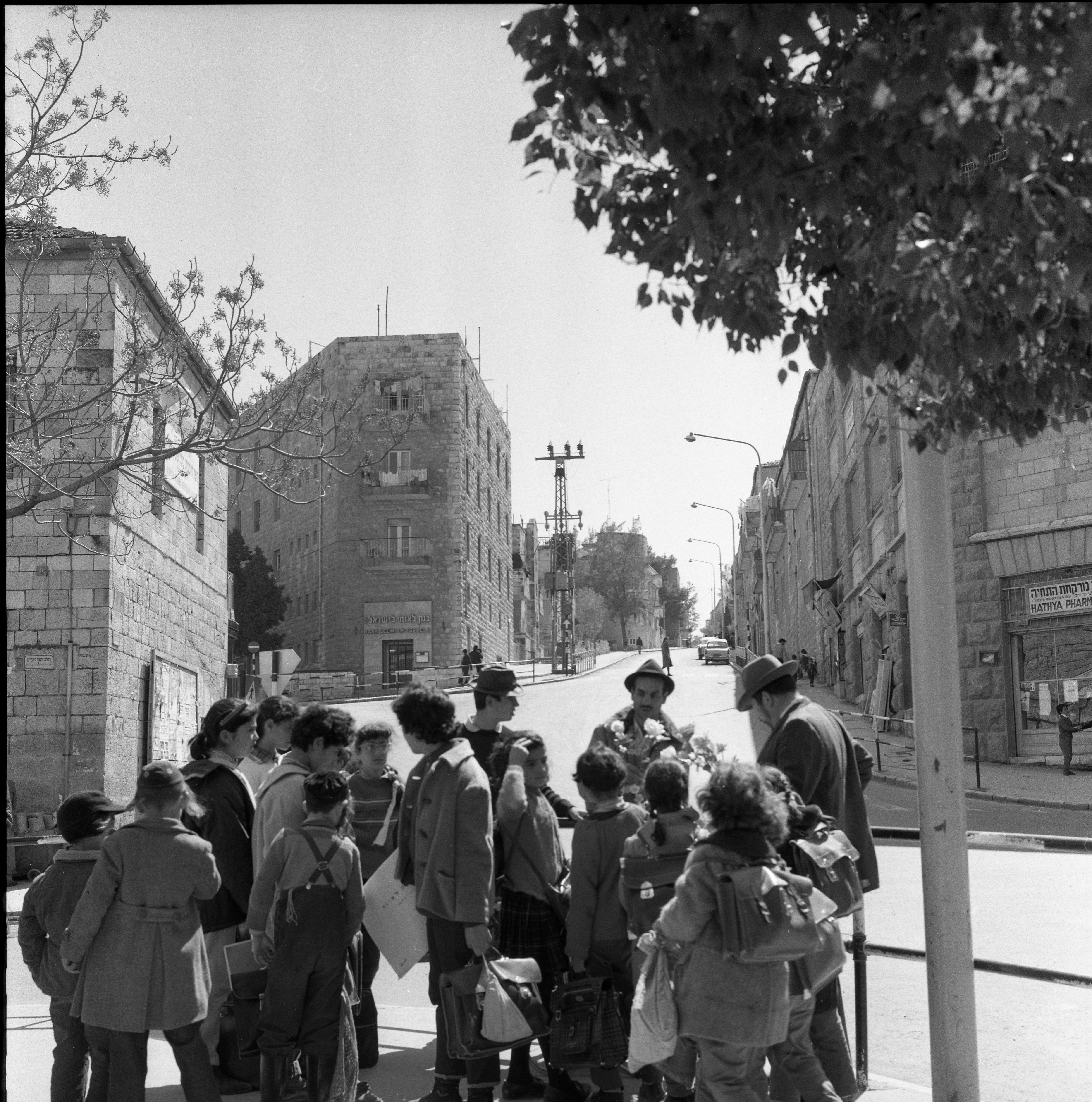  ירושלים, מאה שערים; 1966