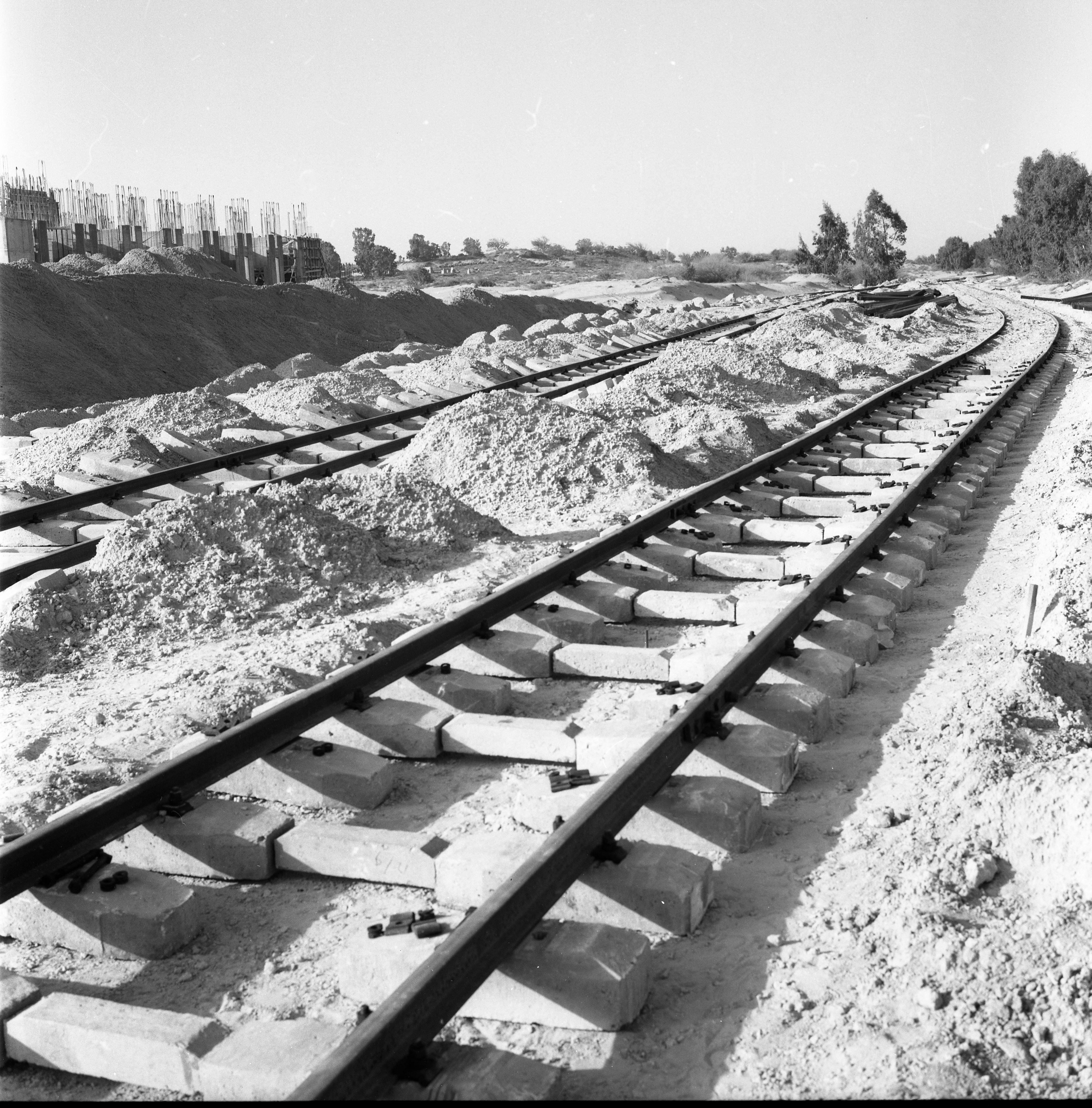  הקמת מכון מתמור ליד אשדוד; 1967